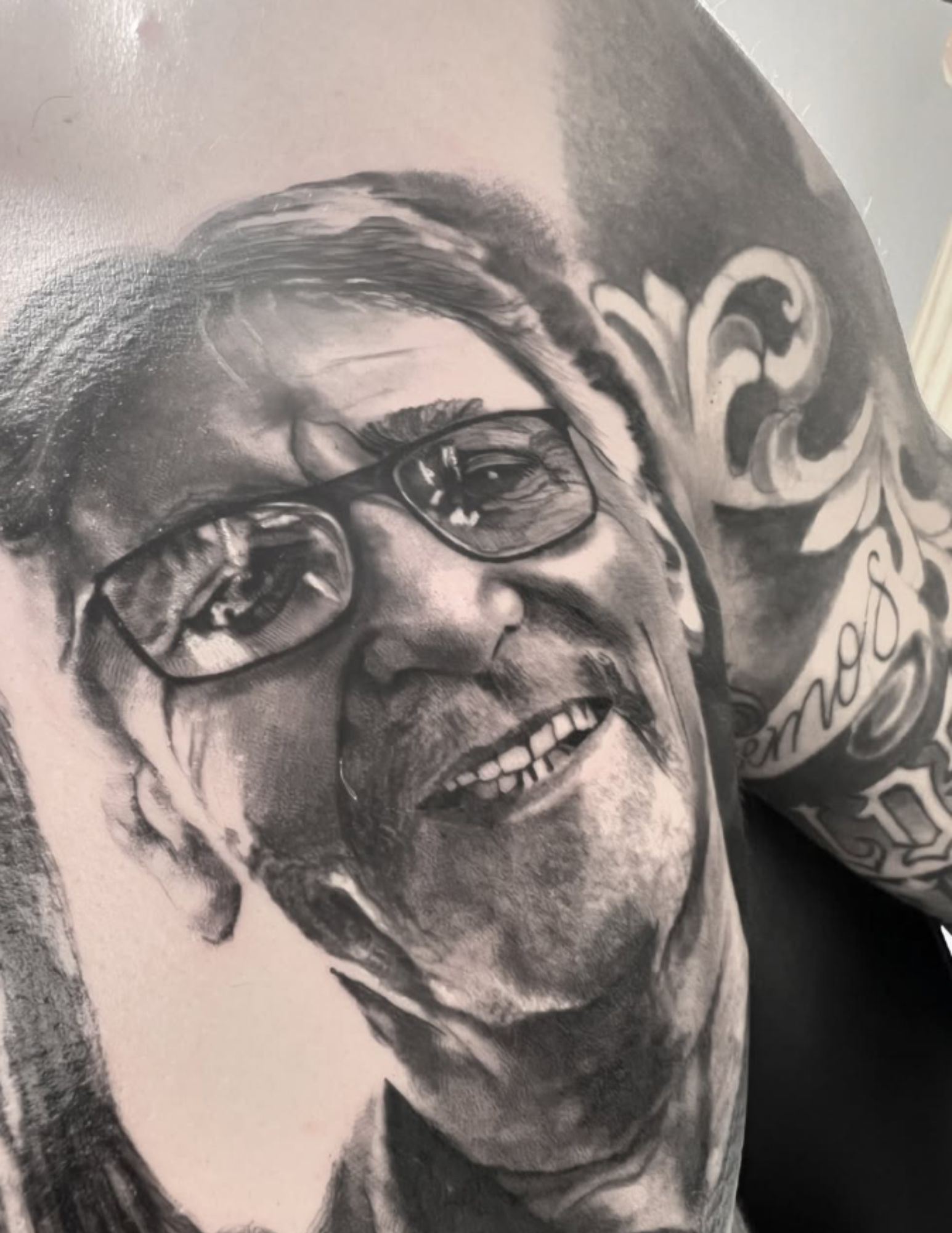 black-gray-realistic-portrait-tattoo-miami-beach-macu.webp