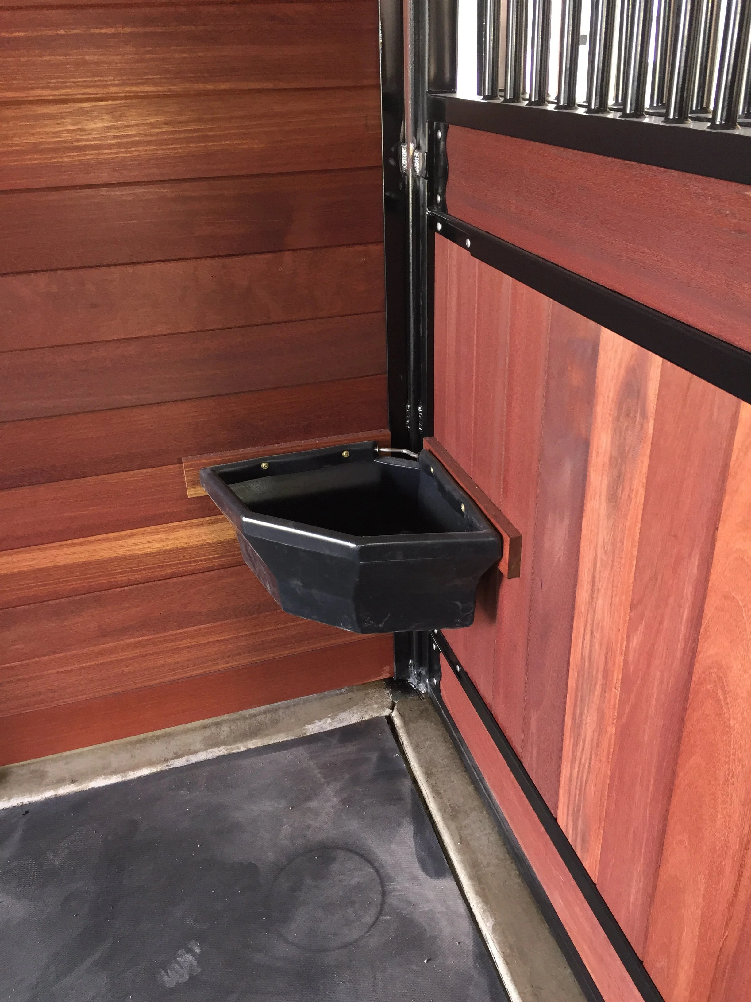 corner grain feeder.JPG