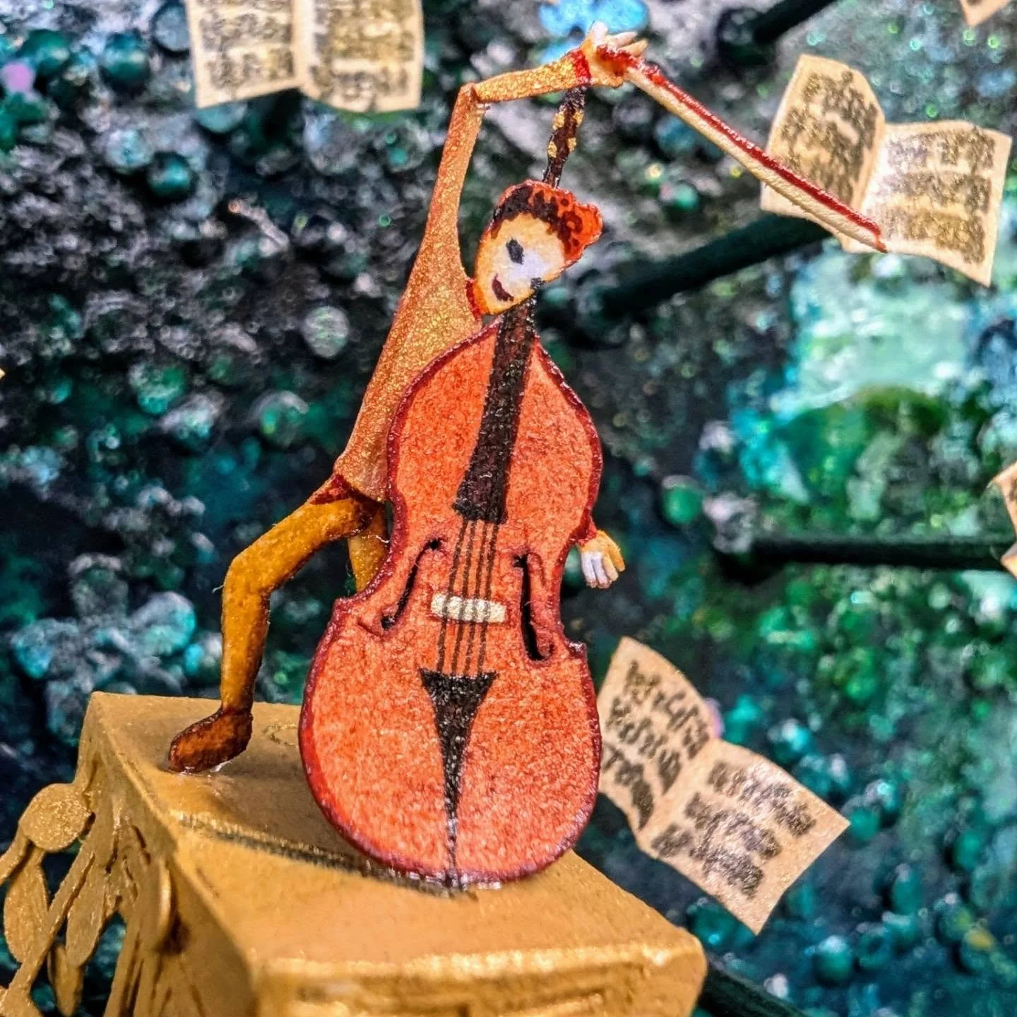 &quot;Soporte arm&oacute;nico&quot;
T&eacute;cnica: Supermix ;P

#musica #contrabajo #contrabajista
#craft #arte #esculturapapel #pintura #glitter
#ink #doublebass #doublebassist #magia #fantas&iacute;a