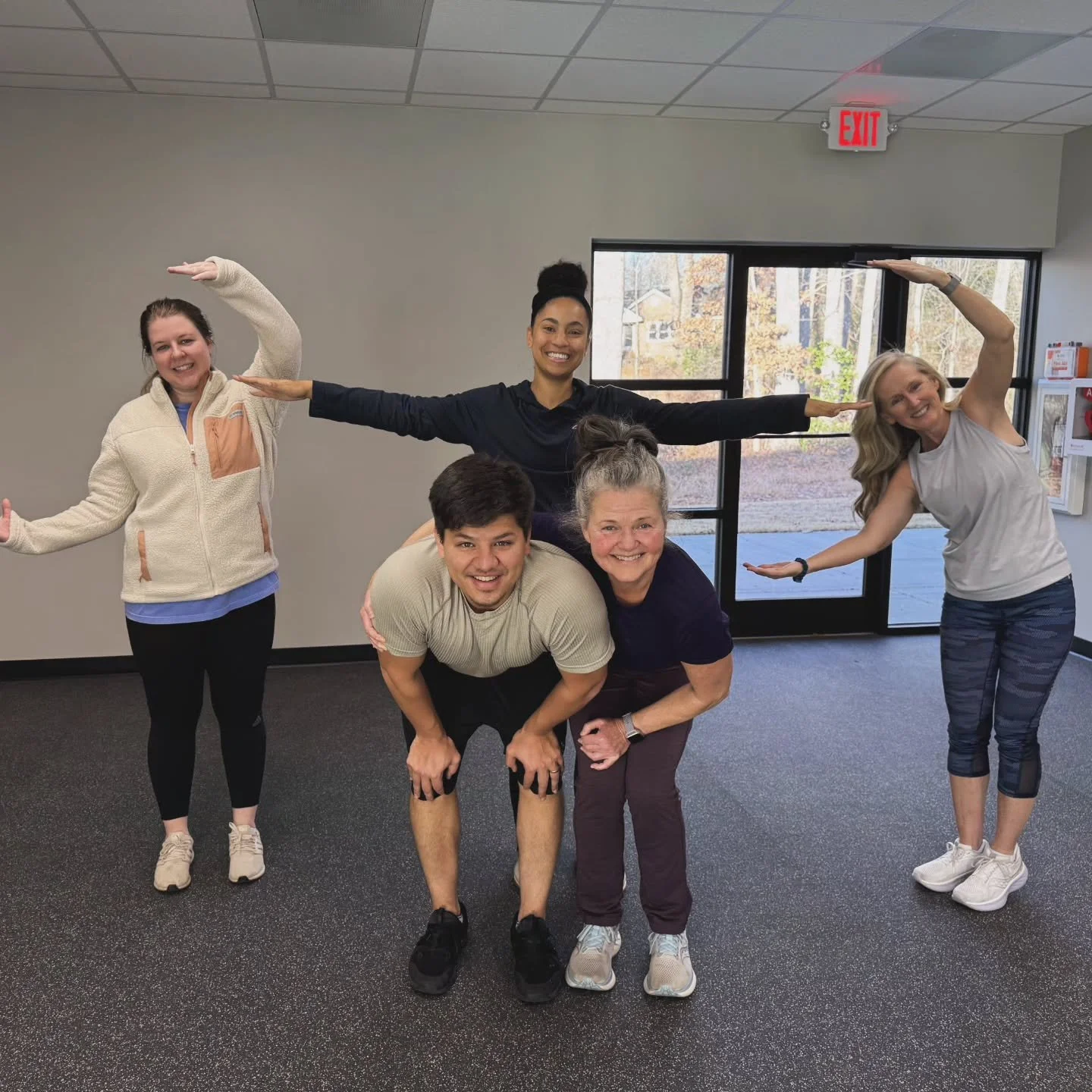 Our Christmas Crew got their last workout in before the holidays! We are so grateful to have such a joyful and motivated family at Fade Fitness!🎄👨&zwj;👩&zwj;👦&zwj;👦

#travelersresthere #travelersrestsouthcarolina #fadefitness #christmas #letyour