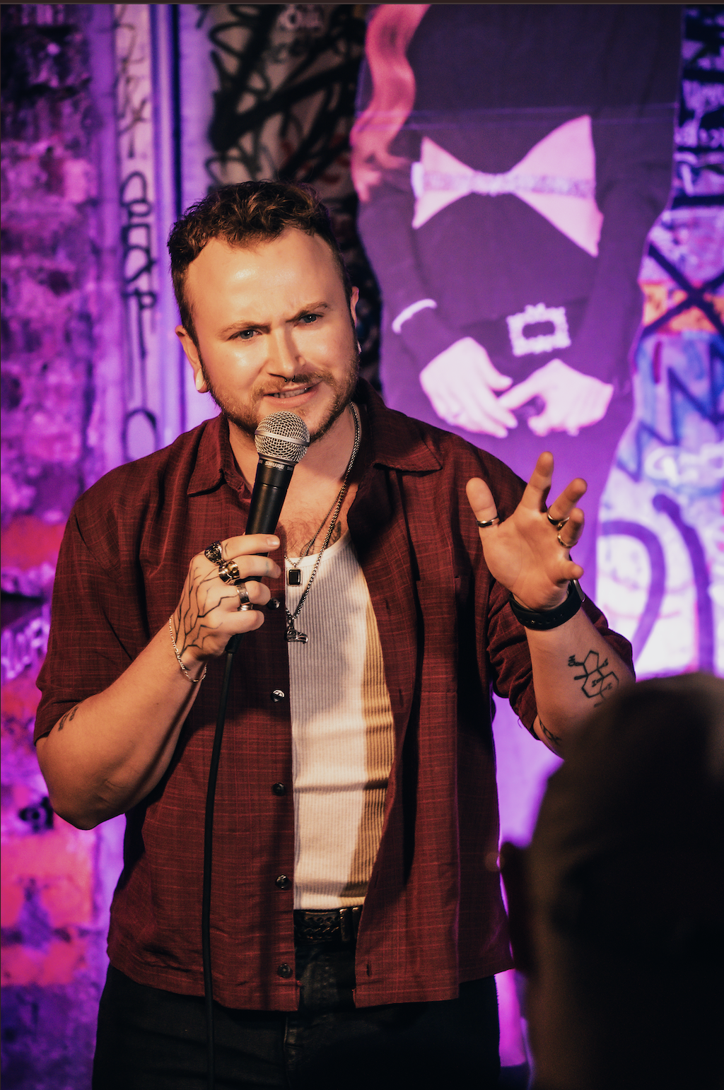 Everett Performing Stand Up @ Lindsay in NYC  A Bar