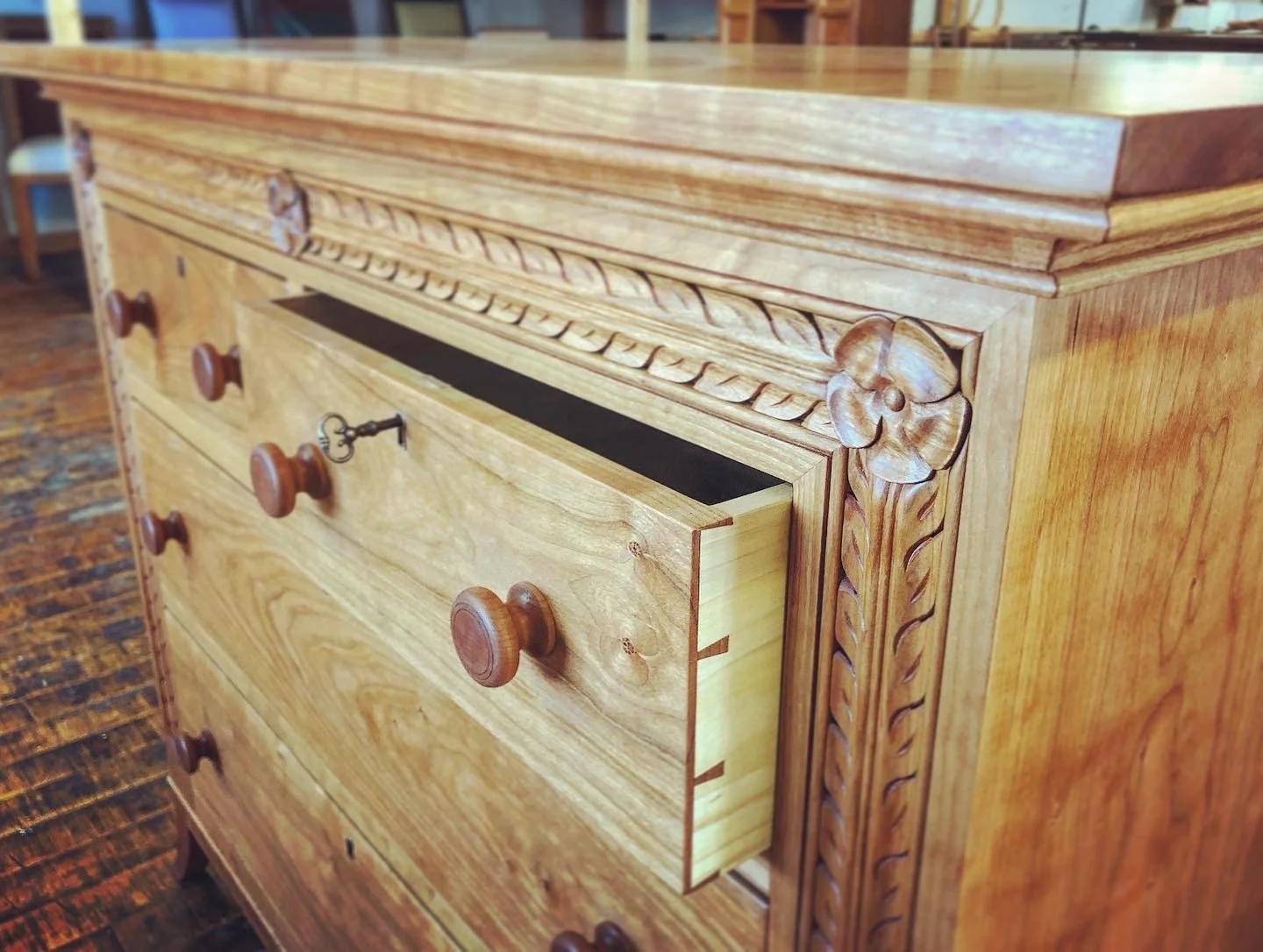 Juliet's chest of 4 drawers in cherry for Shackleton thomas