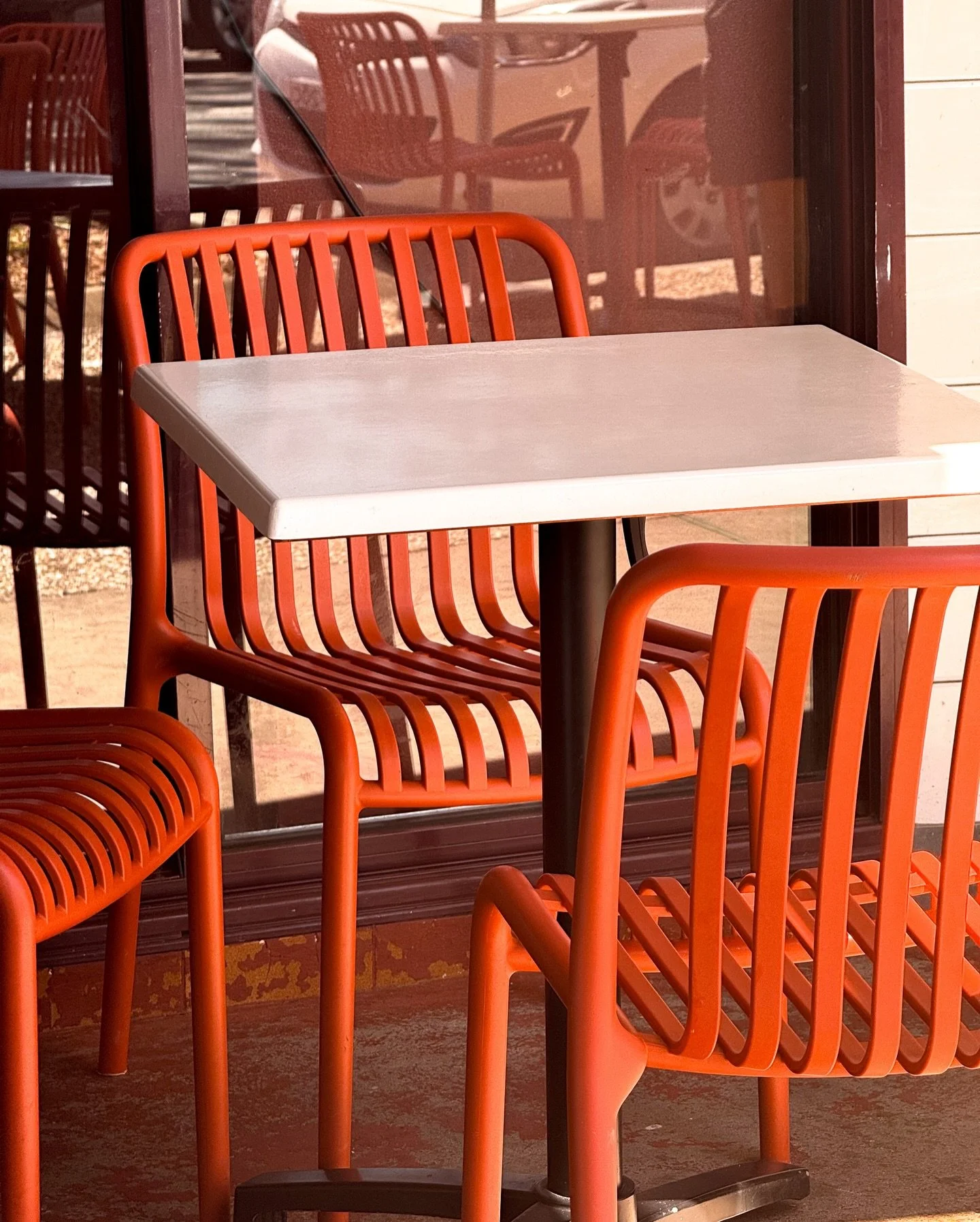 An empty table never stays empty for long ✨
Fuel up at Georges Deli &mdash; the perfect stop for holiday hangs with friends &amp; family, pre or post beach 🏖️ 

#georgesdeli #kingscliff #brunch #lunch