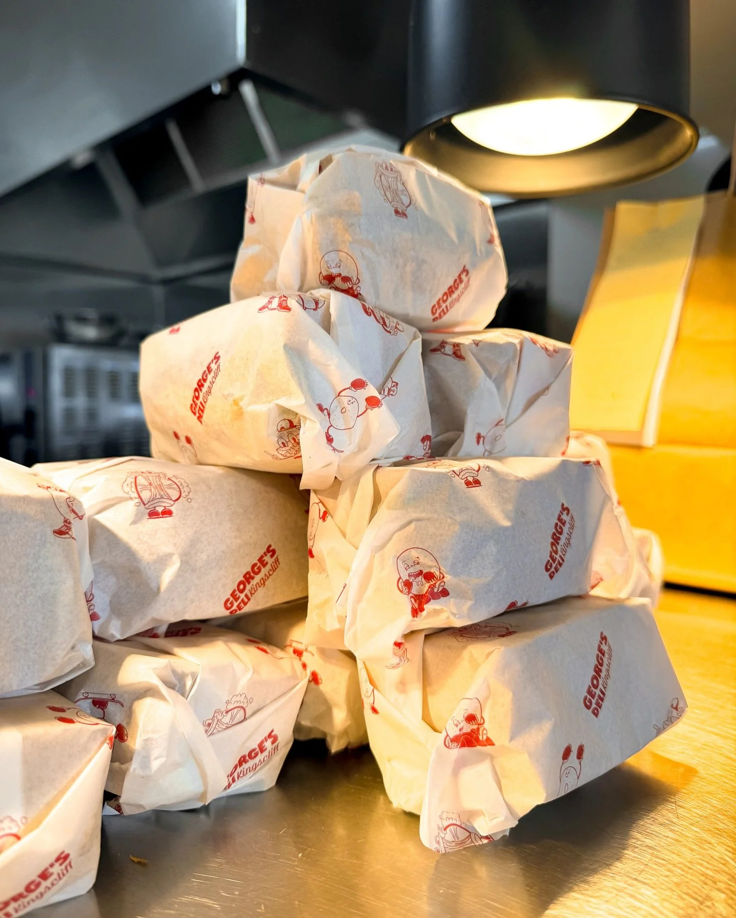 From beach picnics to office lunches and family get-togethers 🌊🥪 Georges Deli does catering + large takeaway orders so you can focus on the good times while we feed the crew 🧡

📬 DM us to plan your spread or email hello@georgesdeli.com.au 📧

#ge