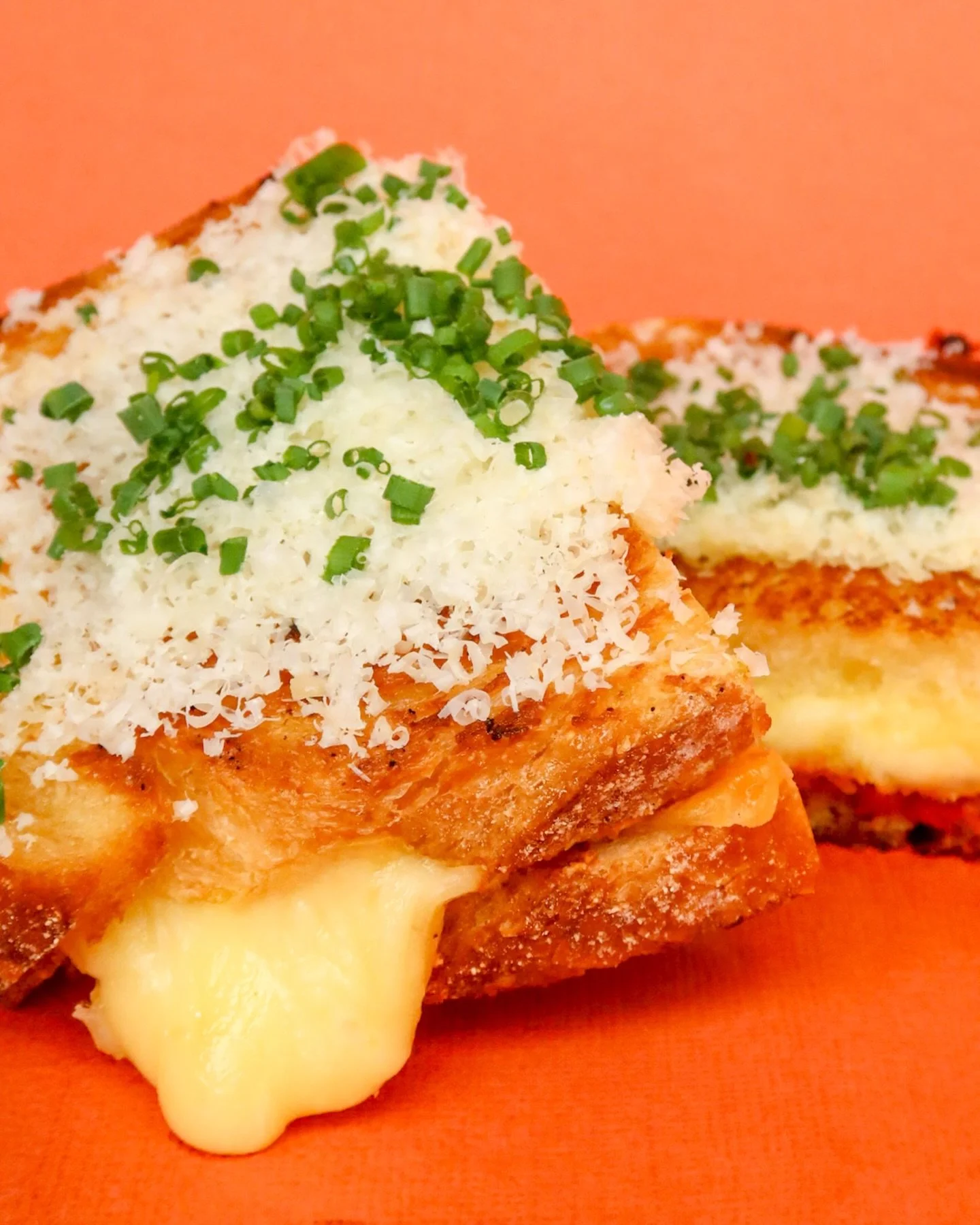 Four cheeses. One very serious grilled cheese 🧀 

Swiss, cheddar, mozzarella, and grated parmesan melted together with chives and a hit of sundried tomato pesto &mdash; crispy outside, cheesy goodness inside 🧀🔥

Simple, classic, and dangerously ea