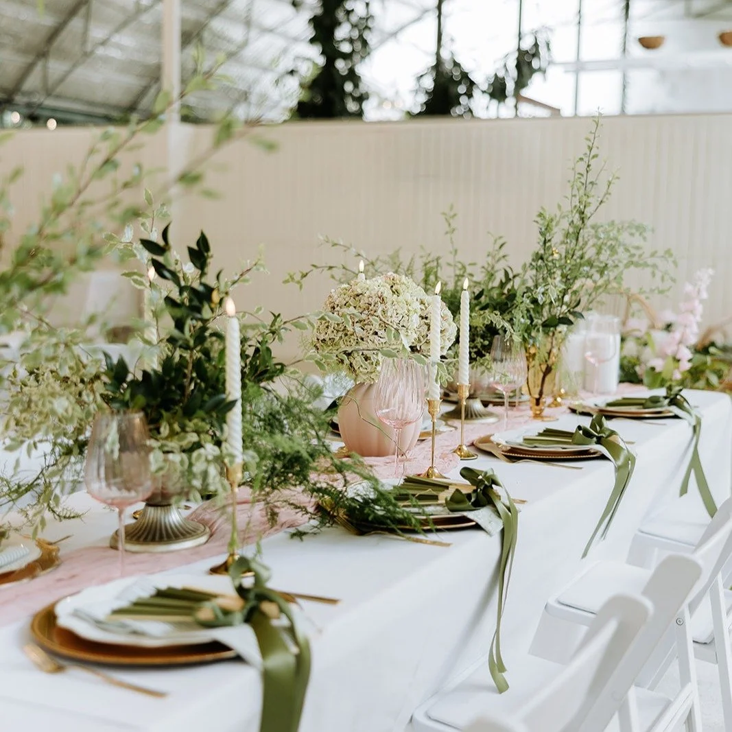 Creating your dream tablescape for your special day is my specialty .... where every place setting, texture and detail comes together to tell your story.

Let me bring your vision to life 🍃 💕

📸 @etherealbyell 

#goldcoasteventplanner #solgardens 