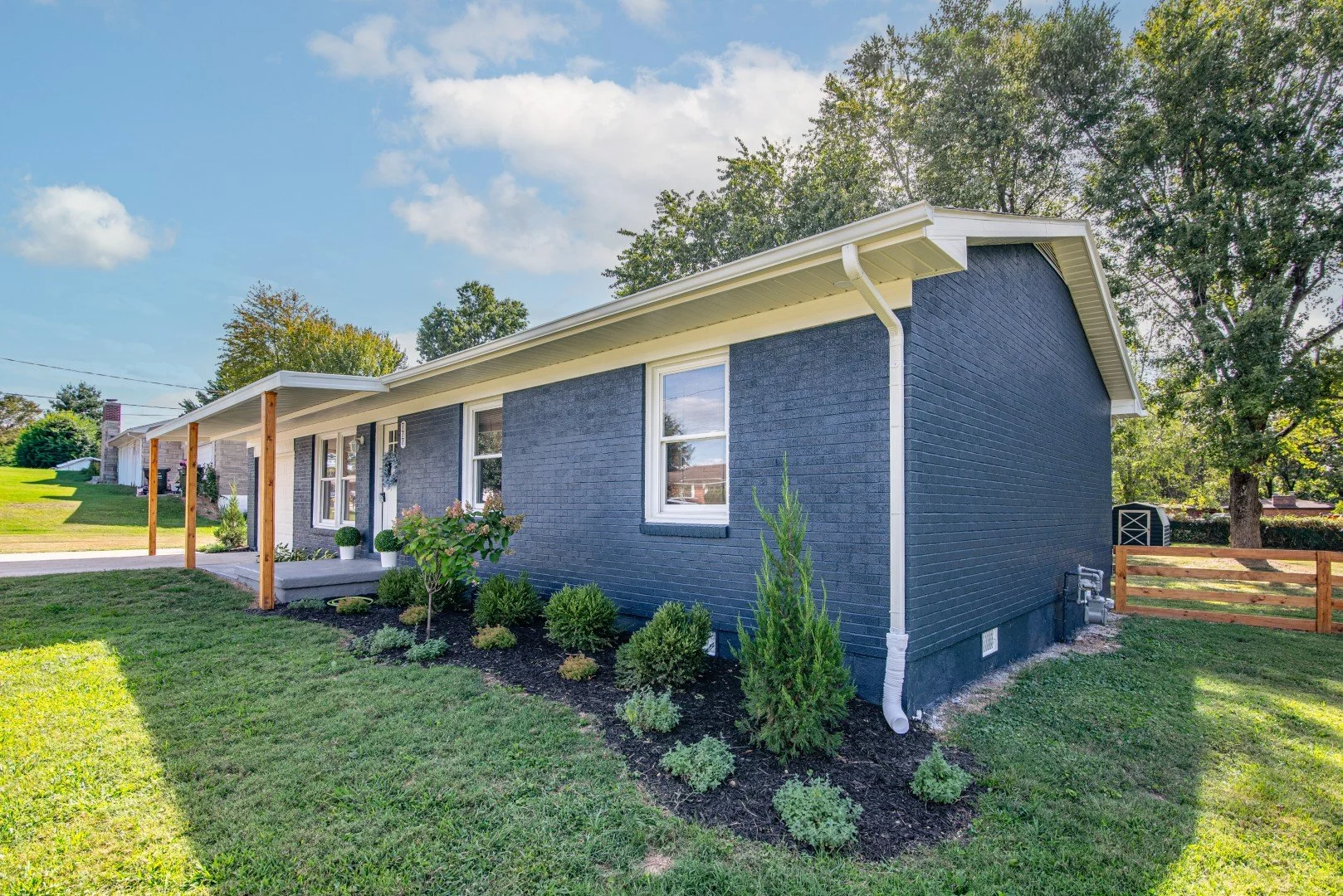 777 Carol Lane-4.jpg