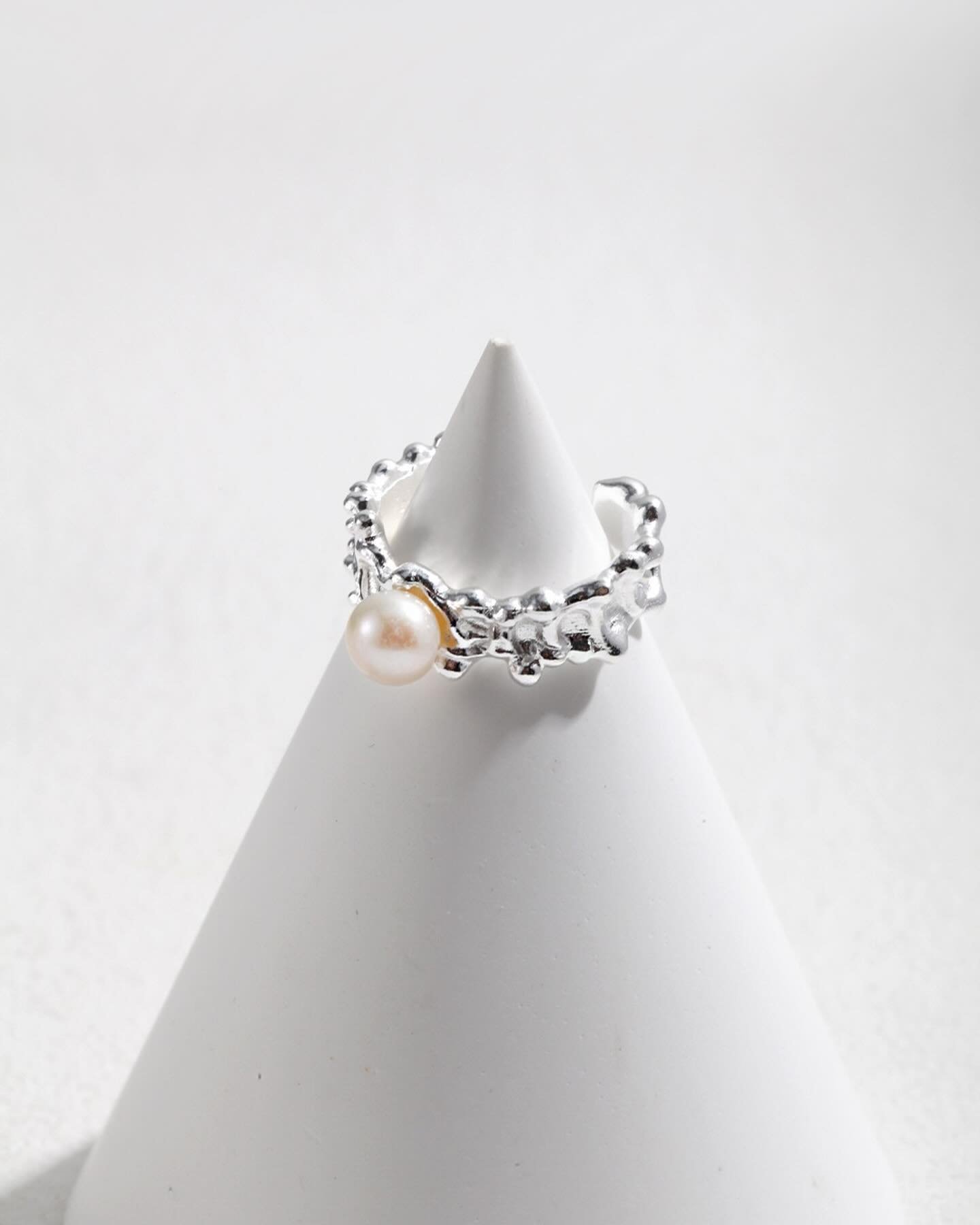 Obsessed with this ring.

#zdstudio #brandlaunch #branding #fashion #newbrand #brand #branddesign #marketing #productlaunch #love #style #smallbusiness #art #graphicdesigner #brandlaunching #design #eventplanner #brandstrategy #launch #instagram #jew