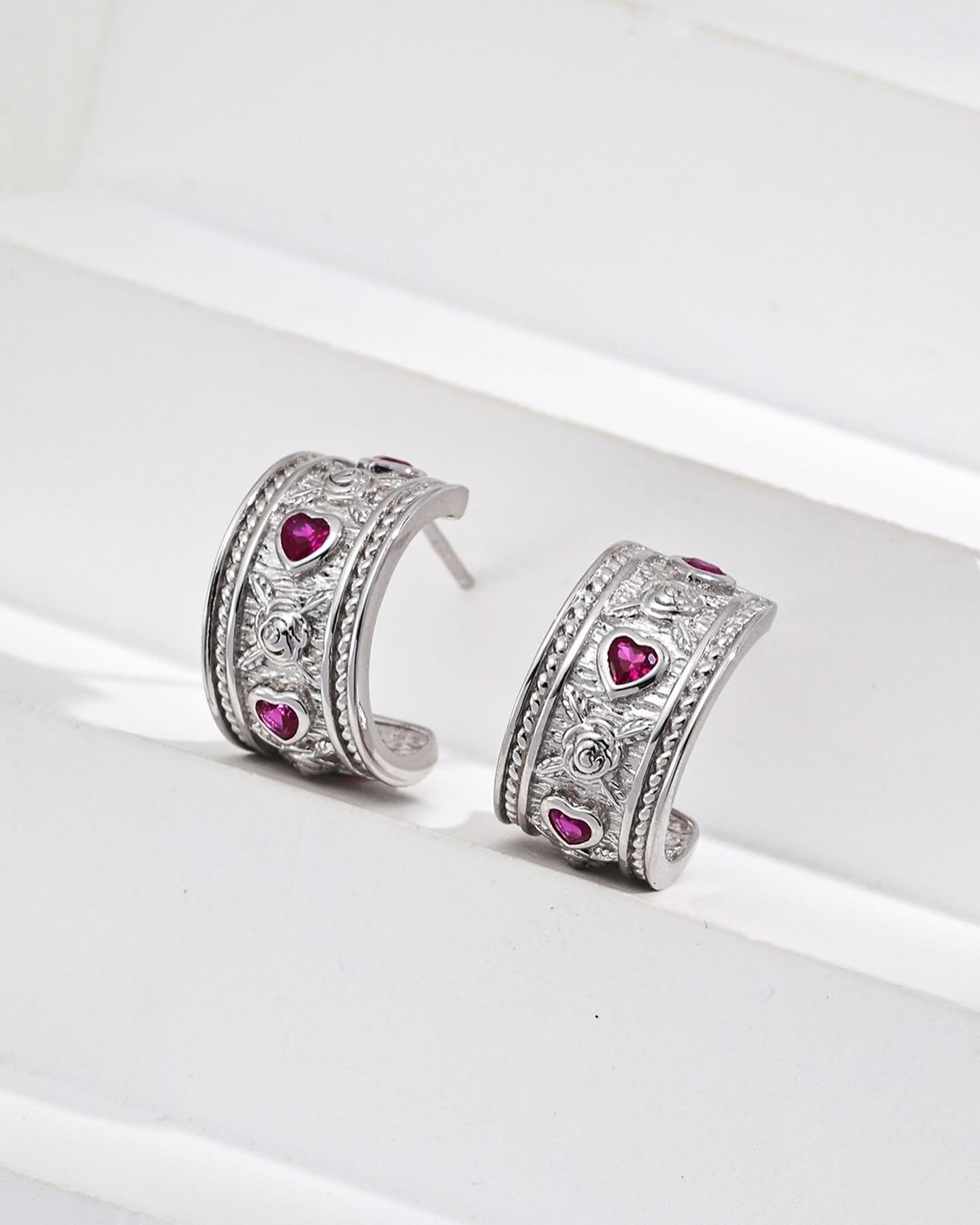 Pure Silver Retro Heart Shaped Zircon.

(Link in bio)

#brandlaunch #branding #fashion #newbrand #brand #branddesign #marketing #productlaunch #love #style #smallbusiness #art #graphicdesigner #brandlaunching #design #eventplanner #brandstrategy #lau