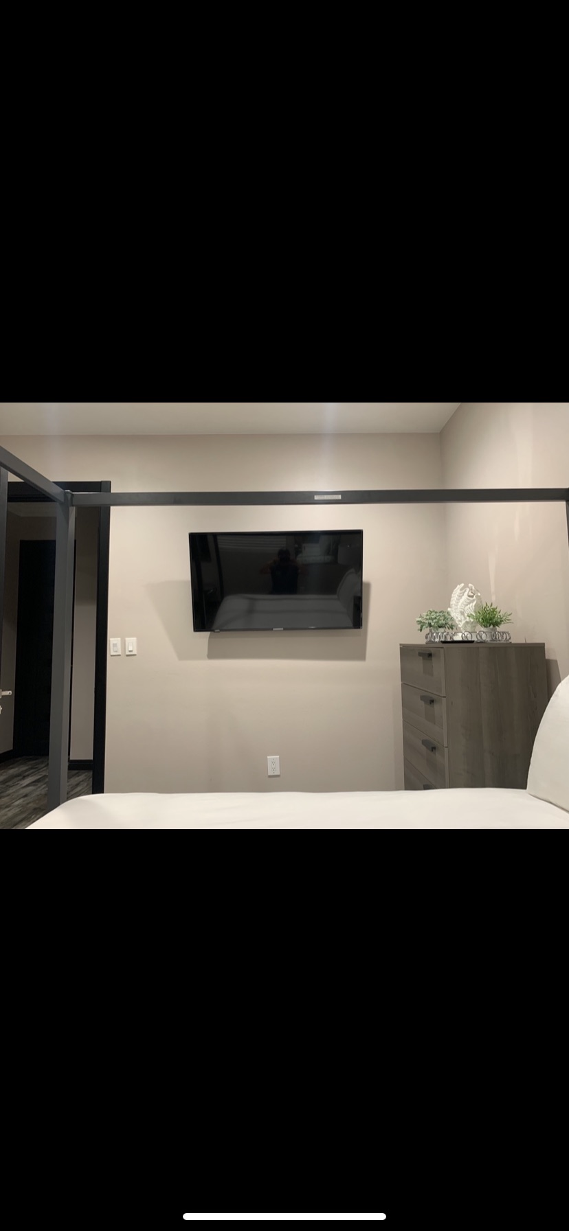 Professional TV wall mounting with adjustable arm bracket
