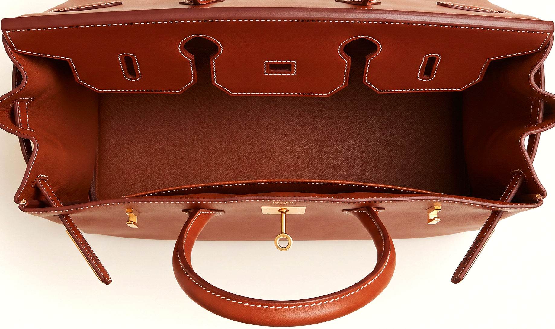 Minimalist+Luxury+Handbag+Overhead+View.png
