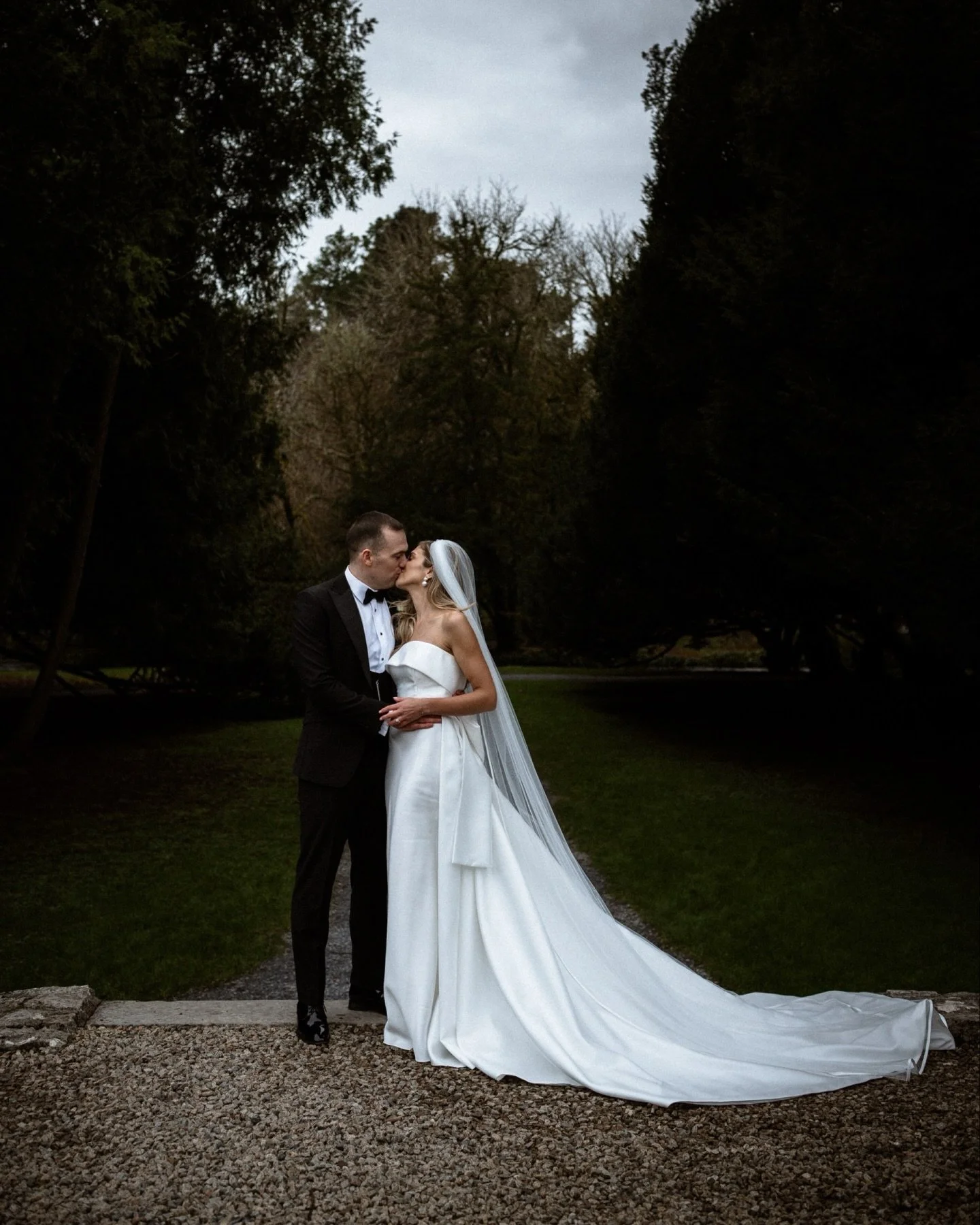 Sheila and Eoghan 🤍

And the last wedding of 2025 couldn&rsquo;t be more beautiful 🤍
With @sheila0001 and @donohue.eoghan 
at @thelodgeashford 
Video @wanderlust_weddings_ireland
Hair @kelleyflannery_hair 
Makeup @carolinecoynemakeup