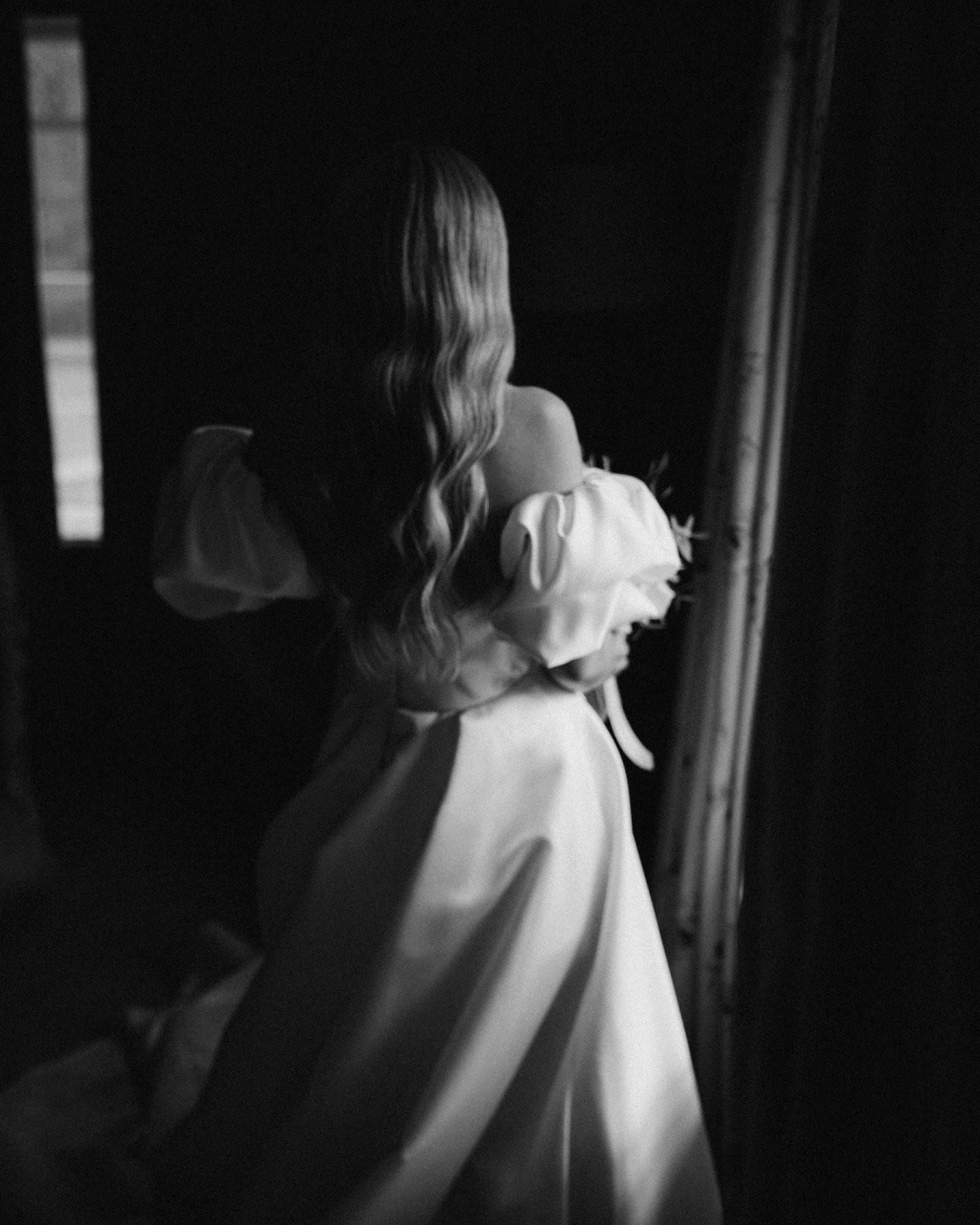 The morning with Amy 🤍

Have I told you lately how much I love bridal morning preparations? ✨

Venue @macreddin 
Beauty @amycody94 
Makeup fairy @bysophiecagney 
Hair fairy @hairby_ciara_c 
Gorgeous dress @adorobridaldublin 
Jewellery @chupi 
Flower