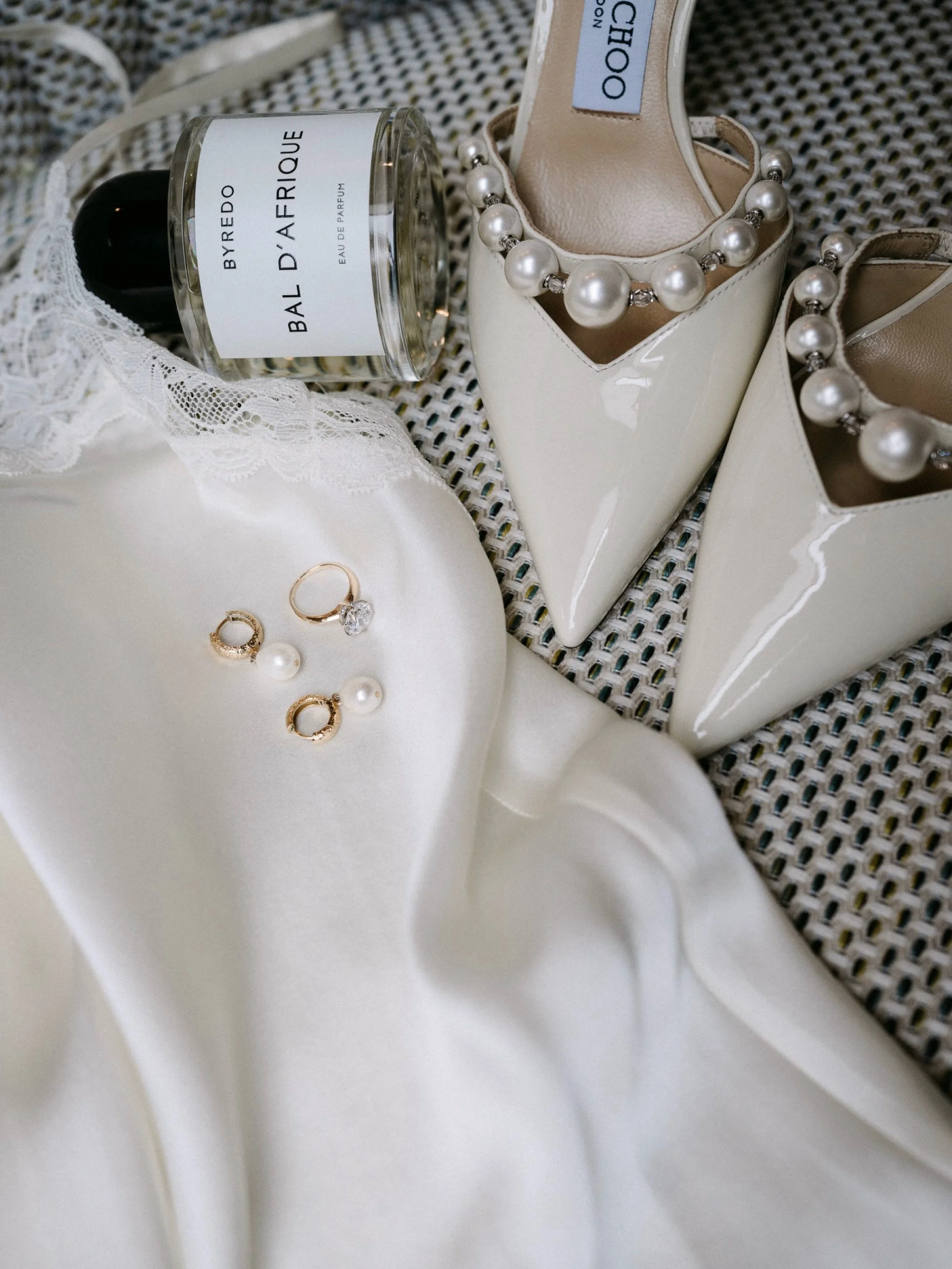 Kay&rsquo;s morning 🤍

Venue @harveyspoint 
Celebrant @lovelee_weddings 
Flowers @ailinsflowersweddings 
Content creator @idoweddingcontent_bylisa
Hair @fionashairandbeautystudio