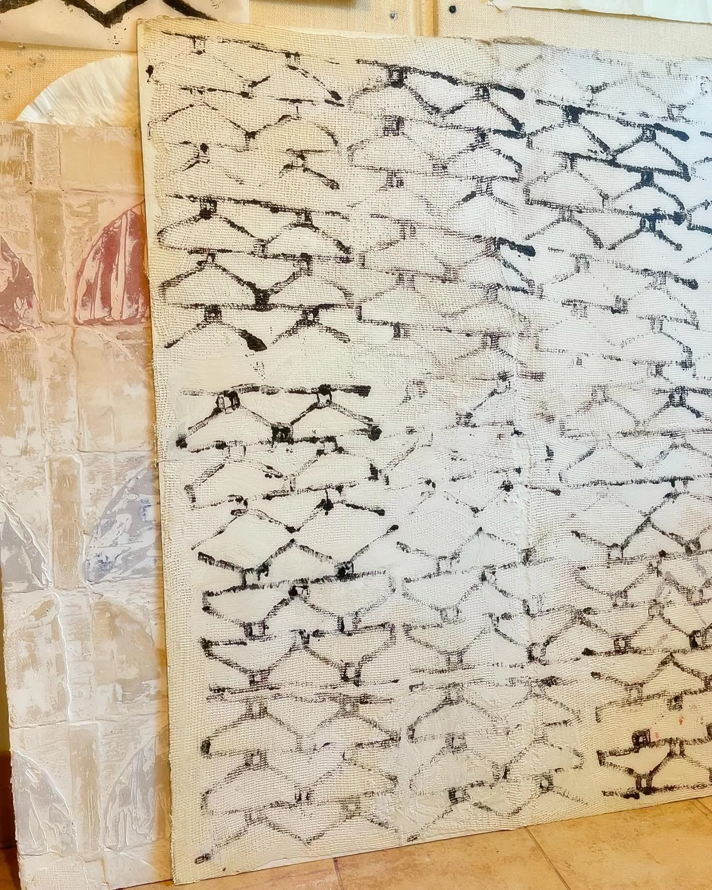 Sunday in the studio.
The contentment and happiness that comes from creating art is second to nothing. A promise to myself to never let the pressures of the world steer me away from it ever again.

#neurodivergent #artist #art #artlover #artistoninst