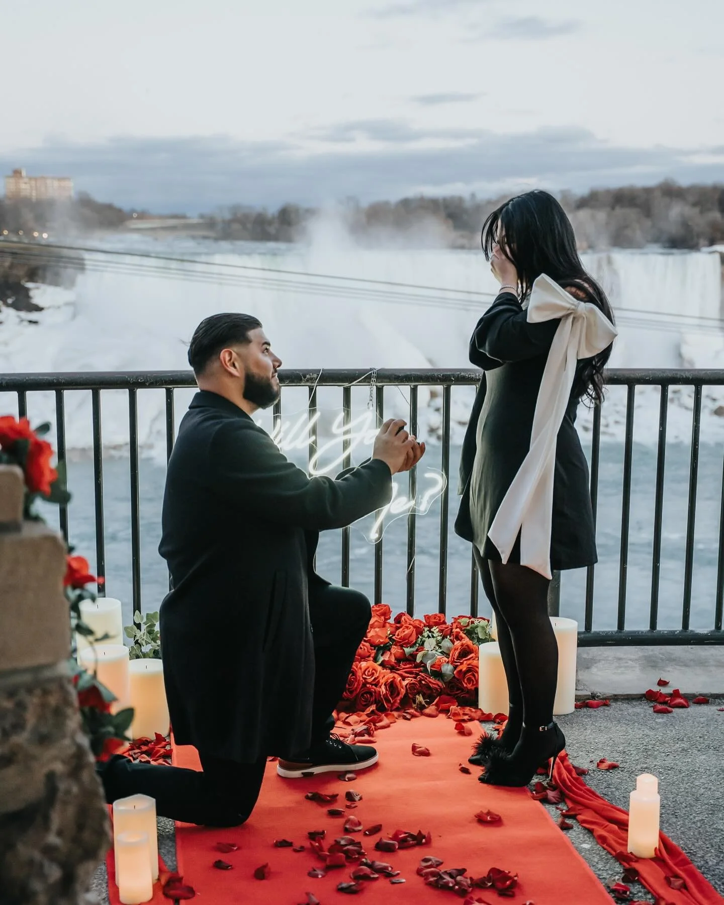 When it comes to popping the question, there are few places as magical as Niagara Falls. 🌊✨

And if you want to turn up with wow factor even MORE, ask us about our Niagara Falls 2025 Proposal fireworks dates! 🎆

📸: @g3designs905

#NiagaraProposals