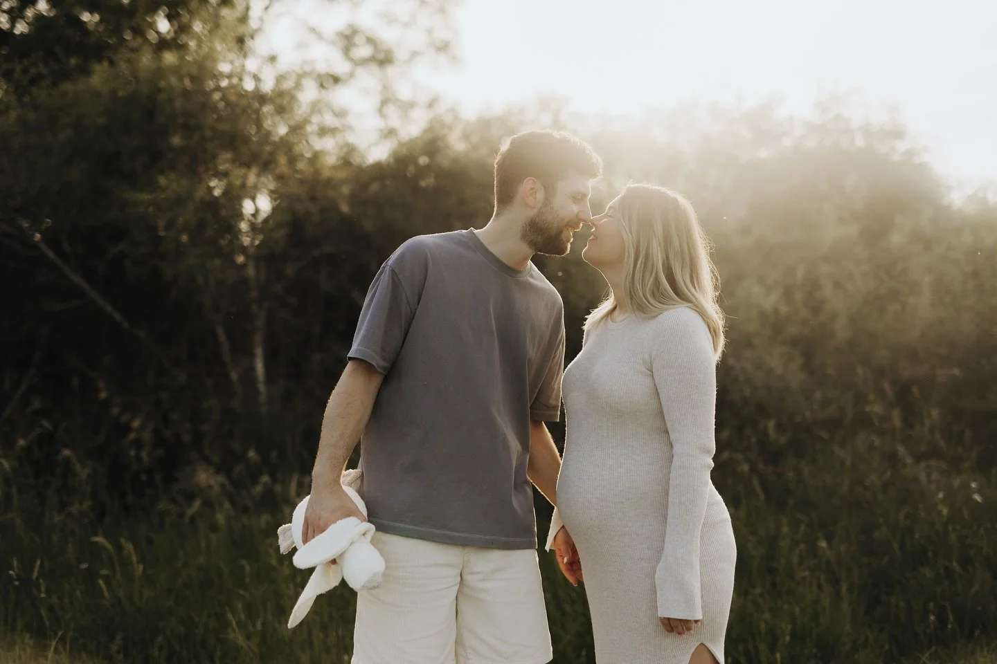 Hold my hand 🤍
#pregnancy #sunset #shooting #newborn