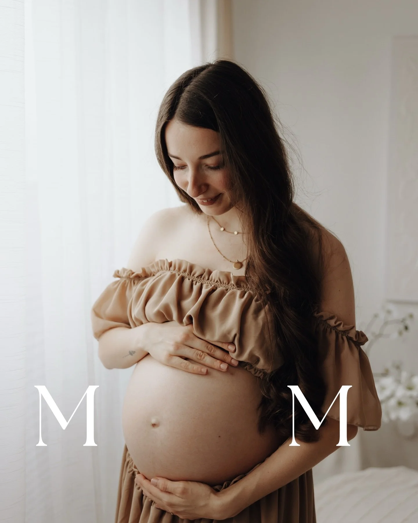 M O M 🤍
Mutterschaft ist Liebe in ihrer puren Form.
Investiere in dein Shooting.
Halte diese Phase fest.
W&auml;hle dich.
Buche das Shooting. 🤍🎤