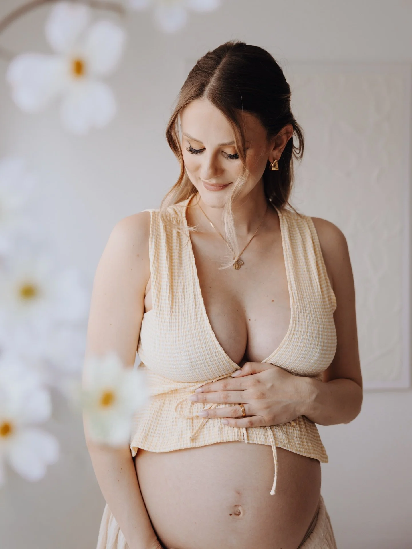 SPRING VIBES 🤍🌼
Beautiful @jenlooo 
H&amp;M @hair.and.makeupartist.sarah