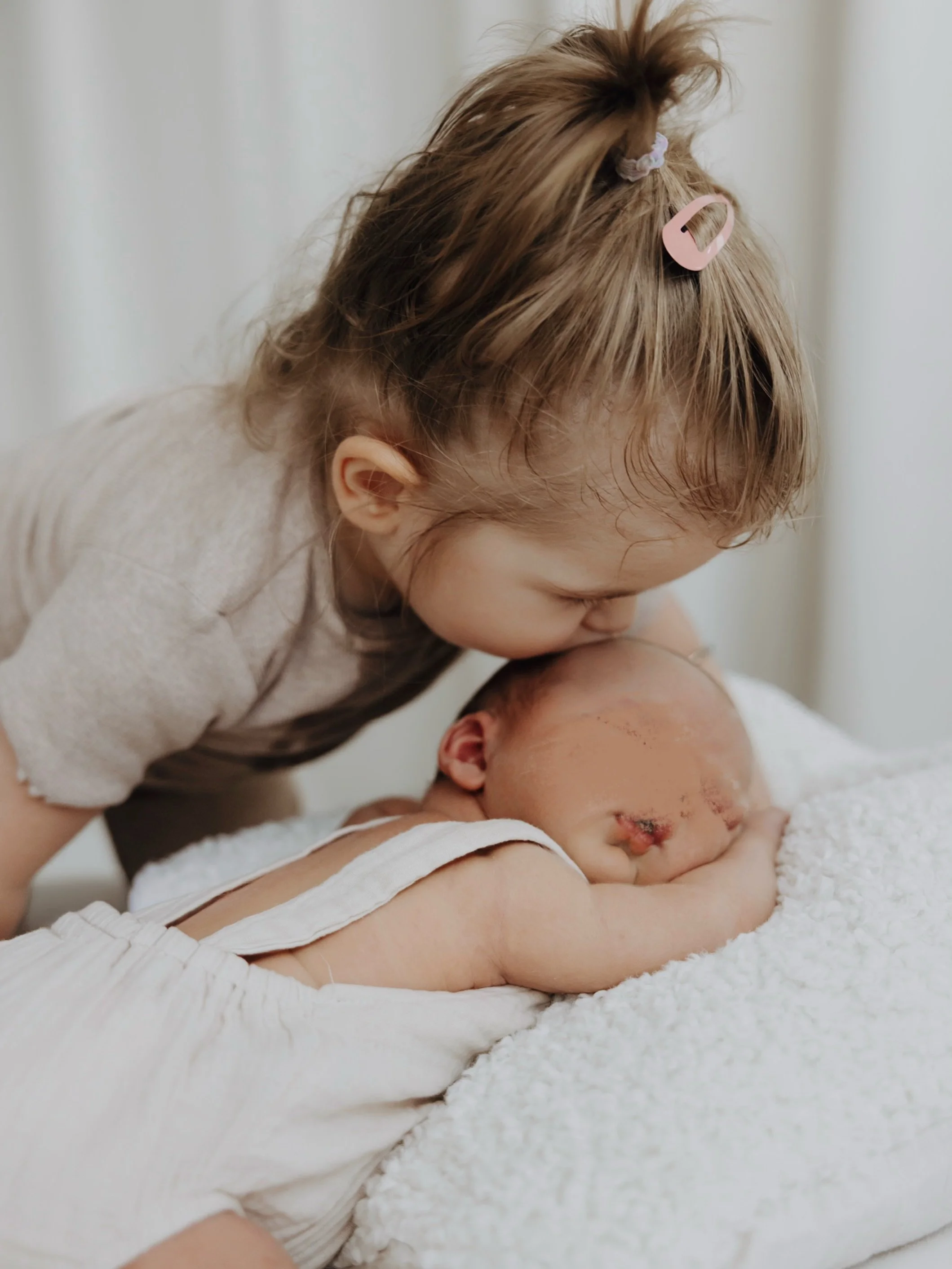 Siblings love 🤍
Geschwisterbilder sind f&uuml;r mich bei jedem Newborn Shooting etwas ganz Besonderes. 🤍
Gerade mit einem Kleinkind braucht es manchmal etwas Geduld und genau die nehme ich mir gerne. Ohne Druck und mit ganz viel Ruhe entstehen oft 