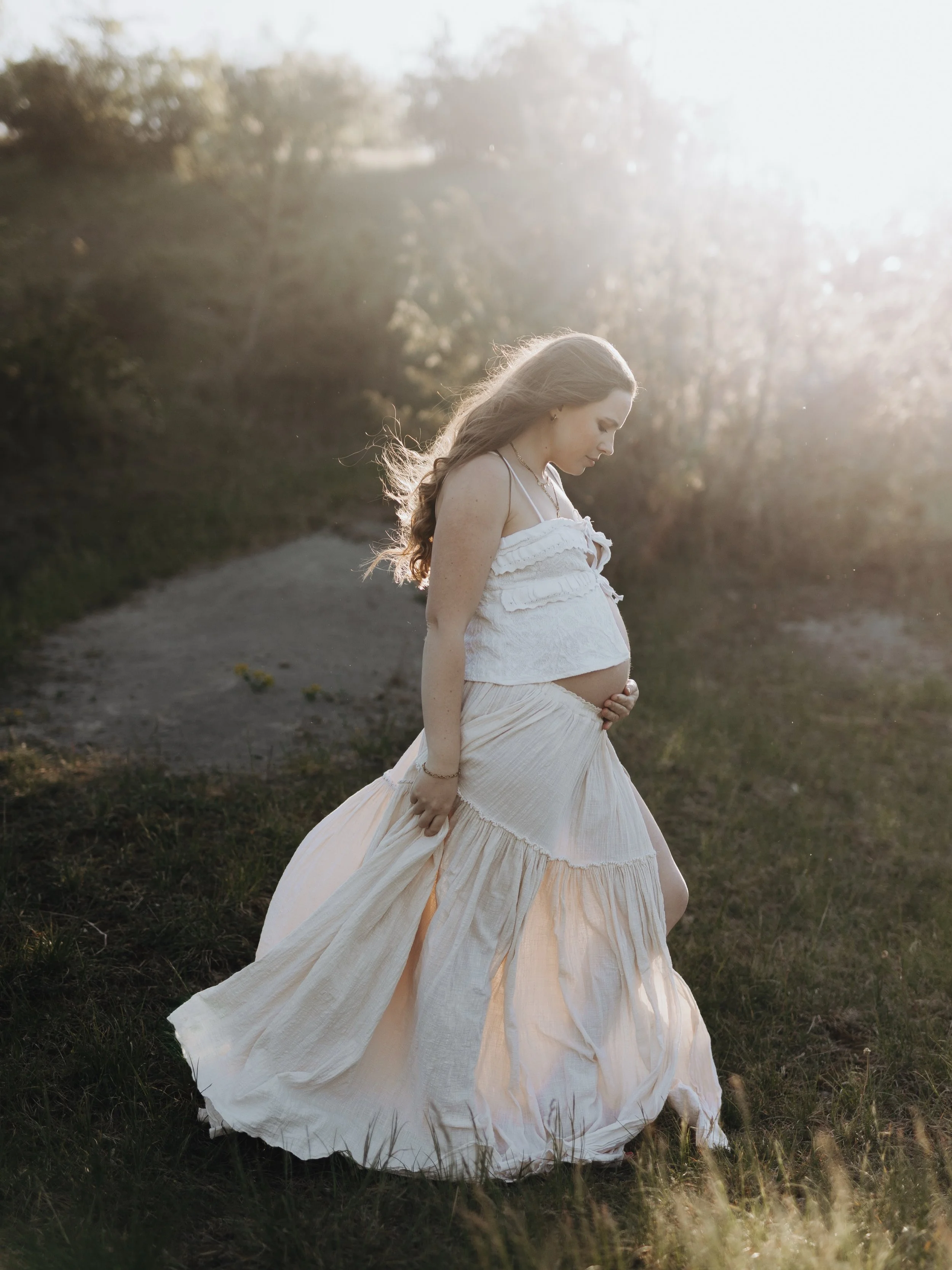 Chasing sunsets, growing love.🌅🤍
Ich freue mich gerade so sehr auf die letzten Sommer Shootings in der warmen Abendsonne und gleichzeitig schon auf die kommende Saison, in der wieder viele Shootings im Studio stattfinden.

Ganz besonders freue ich 