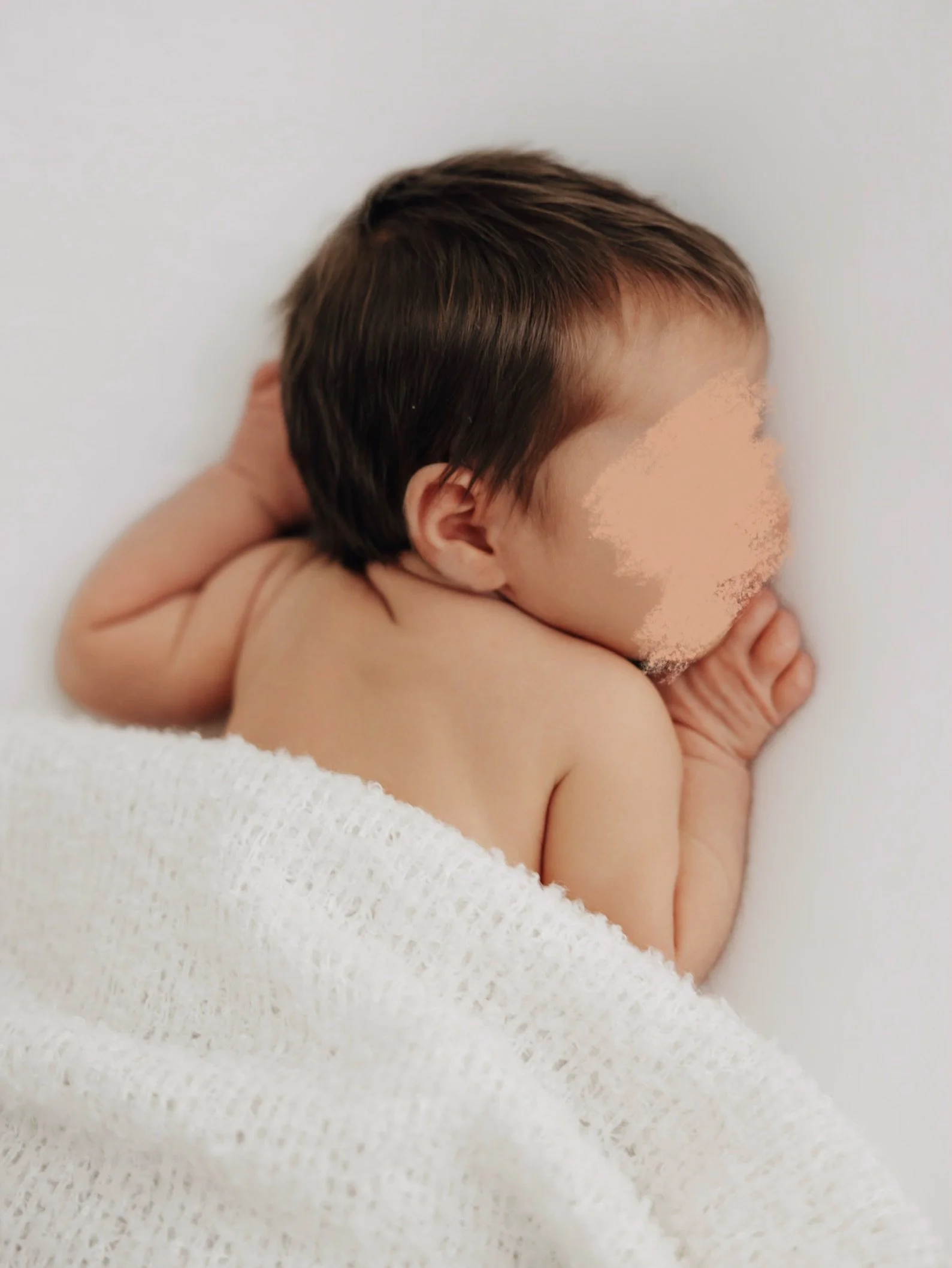 Die kleinsten Details. Die zartesten Momente. 🤍

Newbornfotografie, die ganz ohne viel Drumherum auskommt, zeitlos &amp; ruhig. 
F&uuml;r Erinnerungen an diese besondere erste Zeit, die viel zu schnell vorbeigeht. 
Frage gerne euer Shooting im Oktob