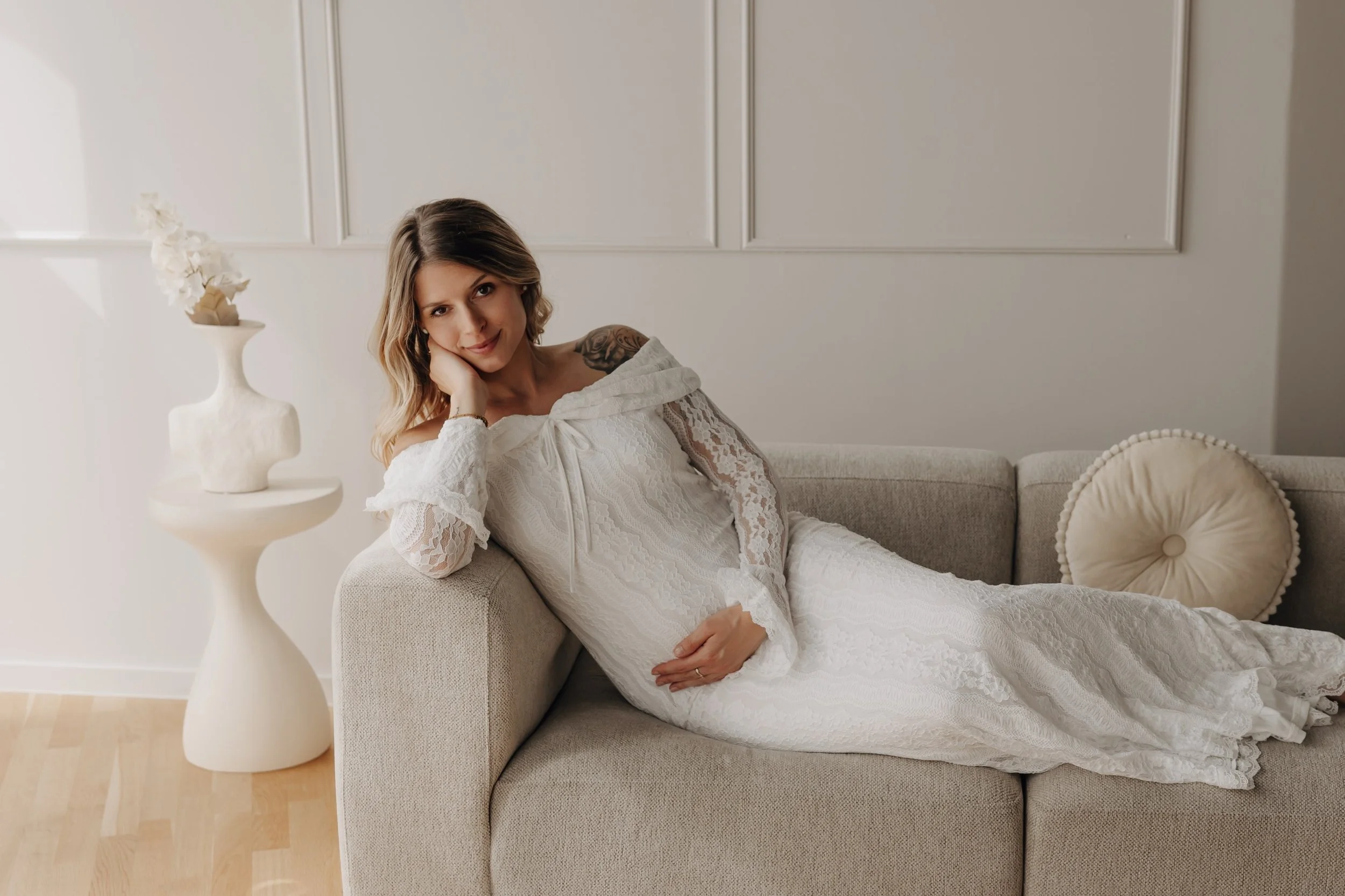 Mama to be 🤍✨

Diese besondere Zeit verdient Erinnerungen, die genauso einzigartig sind wie dein kleines Wunder.

Plane dein Schwangerschaftsshooting am besten zwischen der 28. und 32. Schwangerschaftswoche. In dieser Zeit ist der Babybauch meist wu