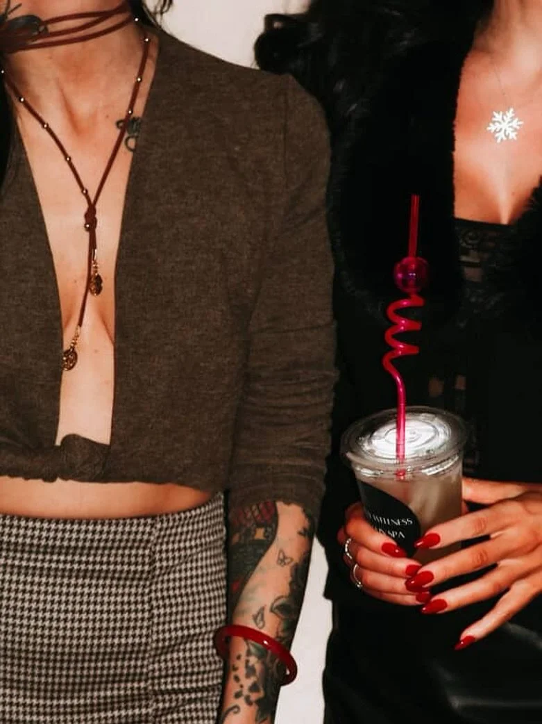 This giveaway is for the girls, the guys, the besties, and the boyfriends 💋
Round Deux of our Holiday Giveaway Has Arrived:
A YEAR of Unlimited Spray Tans is on the line.

Not a free tan.
Not a little discount.
A whole. entire. year.

That&rsquo;s 3