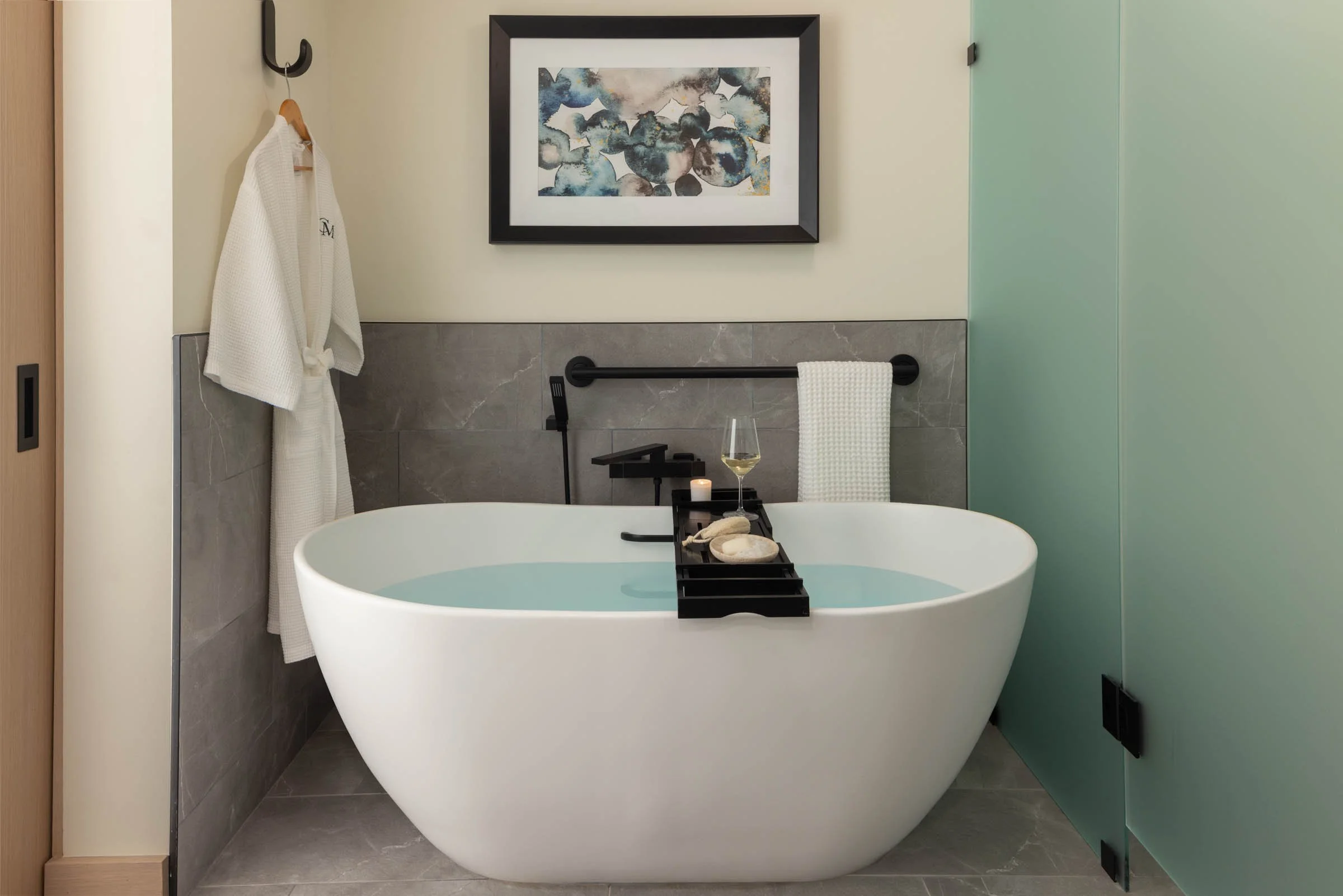CasaMani_Napa2_Standard_BathroomTub-0029_RF.jpg