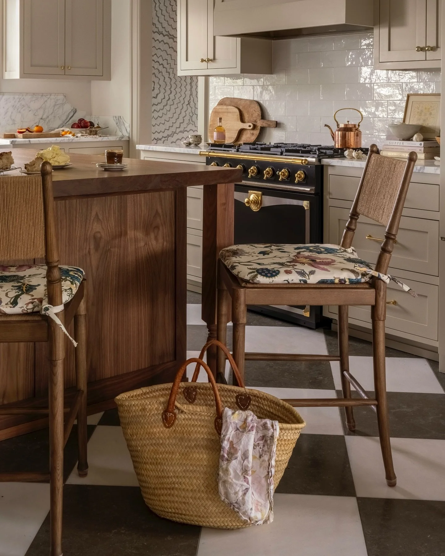 Close up at our #Parkmont1920 project captured by @_karamercer and styled by @teressajohnson 
Design by us @tammarastrouddesign