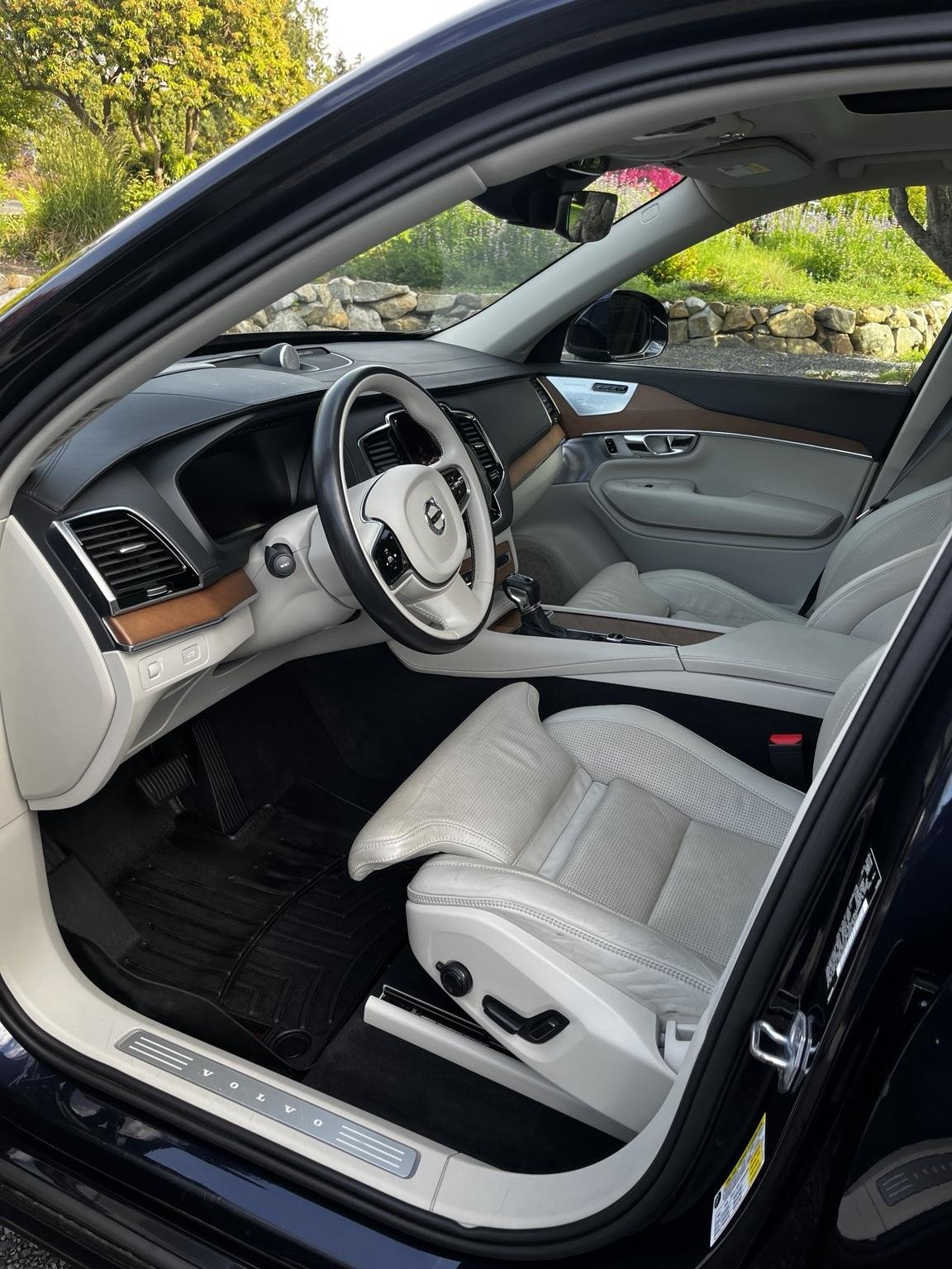 Volvo XC90 interior detailing with deep cleaned white leather seats, dashboard, center console, and premium interior restoration by Bryanz Auto Detailing