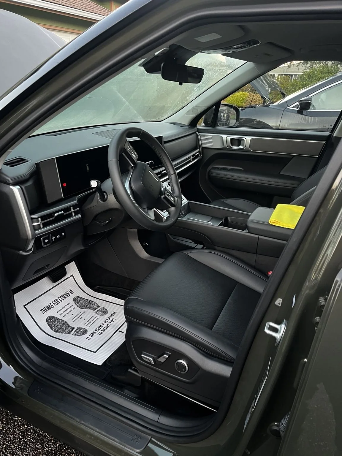 Professional Hyundai Santa Fe interior detailing and mobile car detailing service by Bryanz Auto Detailing near Gig Harbor WA