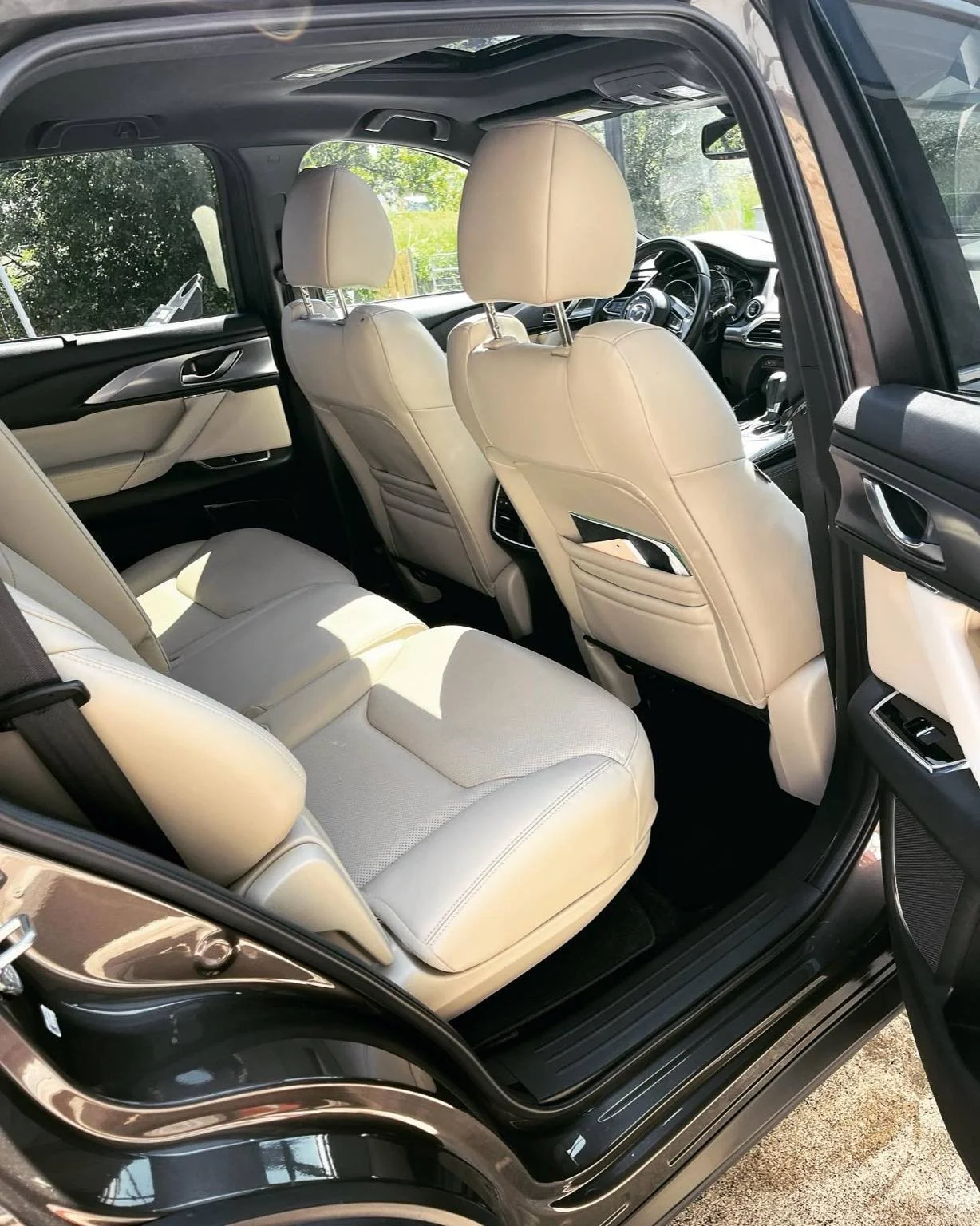 Lake Tapps interior detail on a Mazda SUV by Bryanz Auto Detailing with clean leather seats