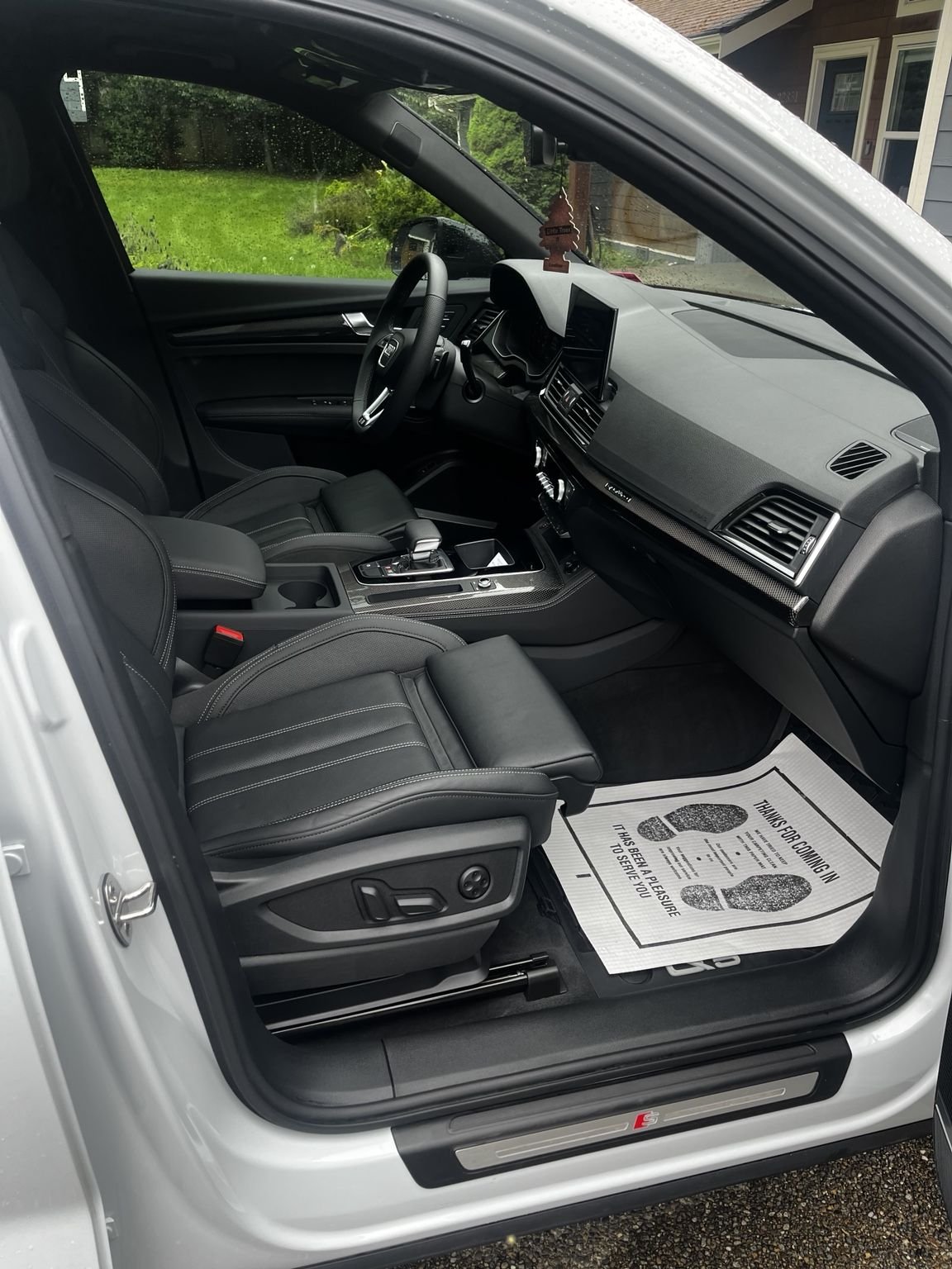 Audi SQ5 interior detail and mobile detailing service in Maple Valley WA by Bryanz Auto Detailing