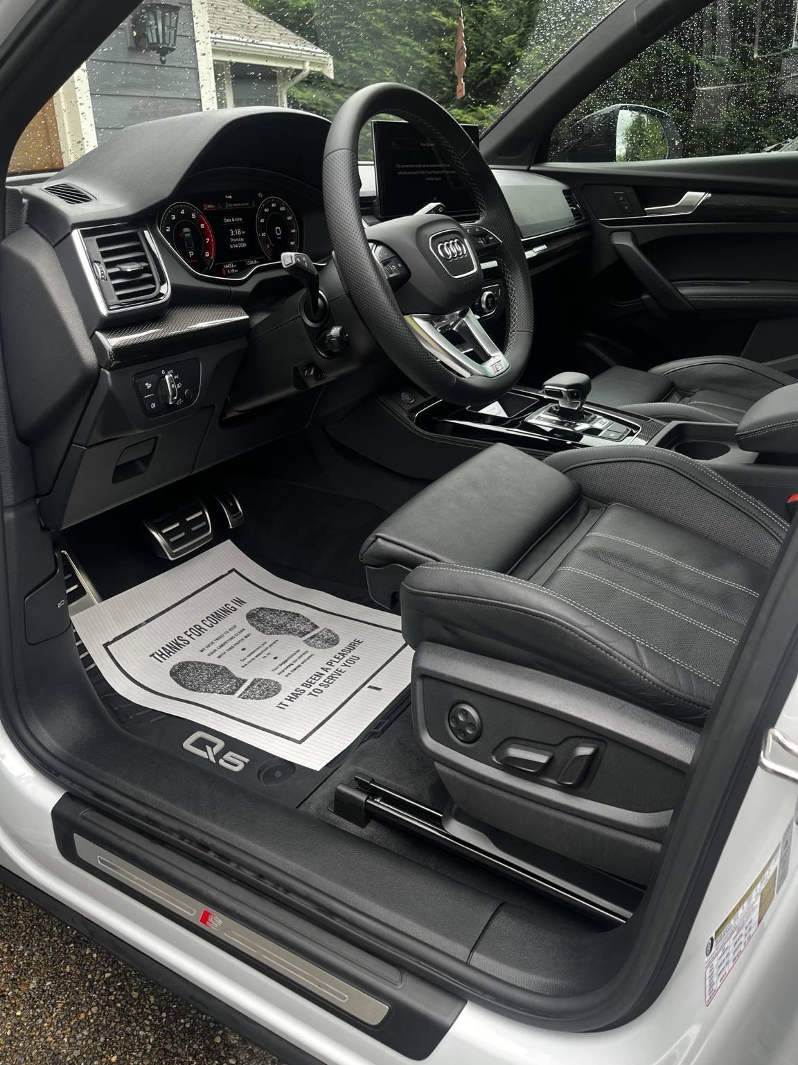 AUdi SQ5 interior detail and mobile detailing service in Maple Valley WA by Bryanz Auto Detailing