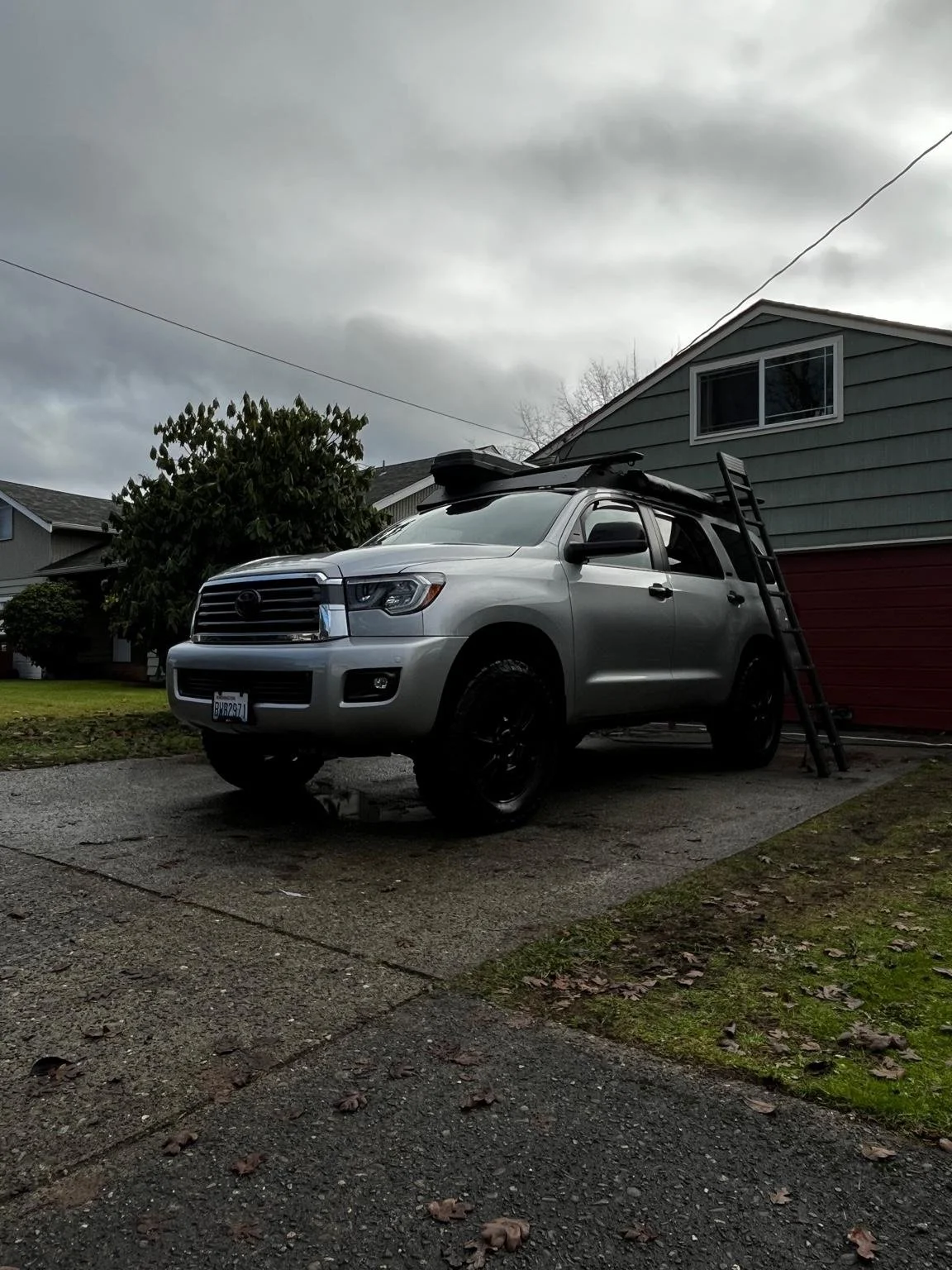 Toyota Sequoia wash and wax detailing exterior shine by BryanzAutoDetailing.