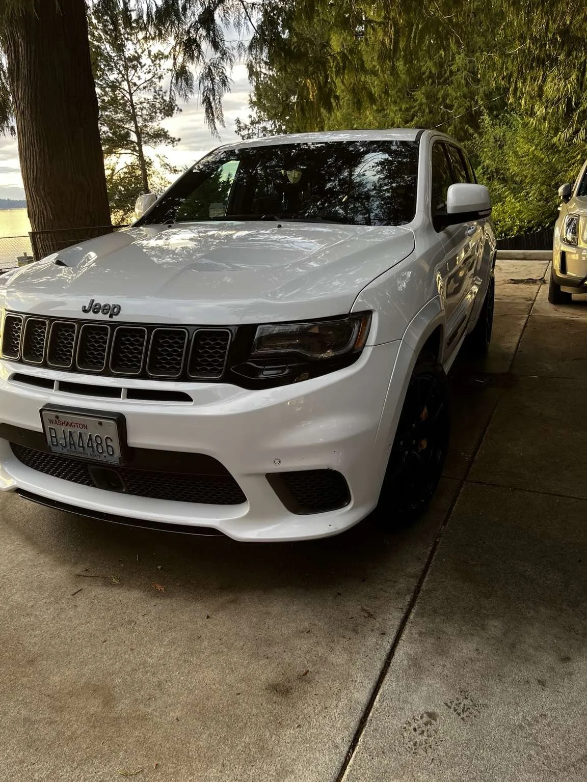 Jeep Trackhawk wash and wax after mobile detailing in Burien WA front view