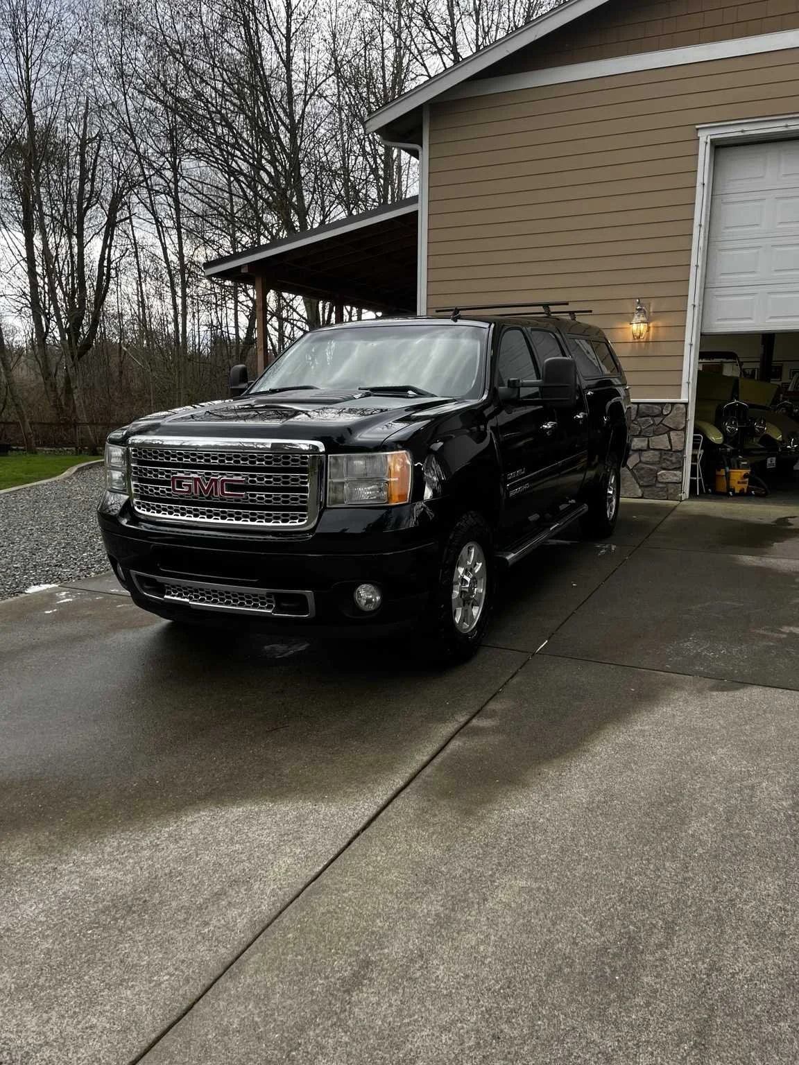 Blaxk GMC Sierra after professional mobile detailing and wash and wax service in Federal Way Washington