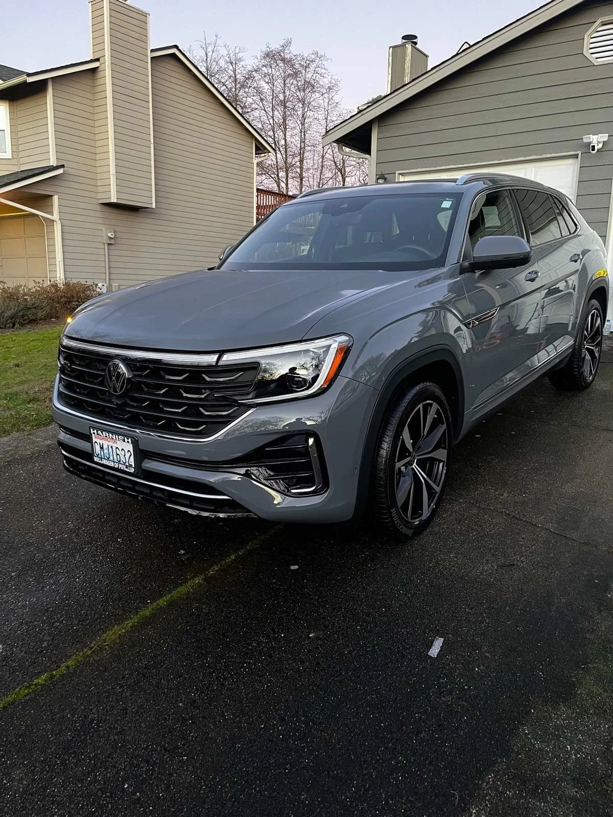 Mobile exterior detailing service completed on a Volkswagen Atlas in Puyallup, WA