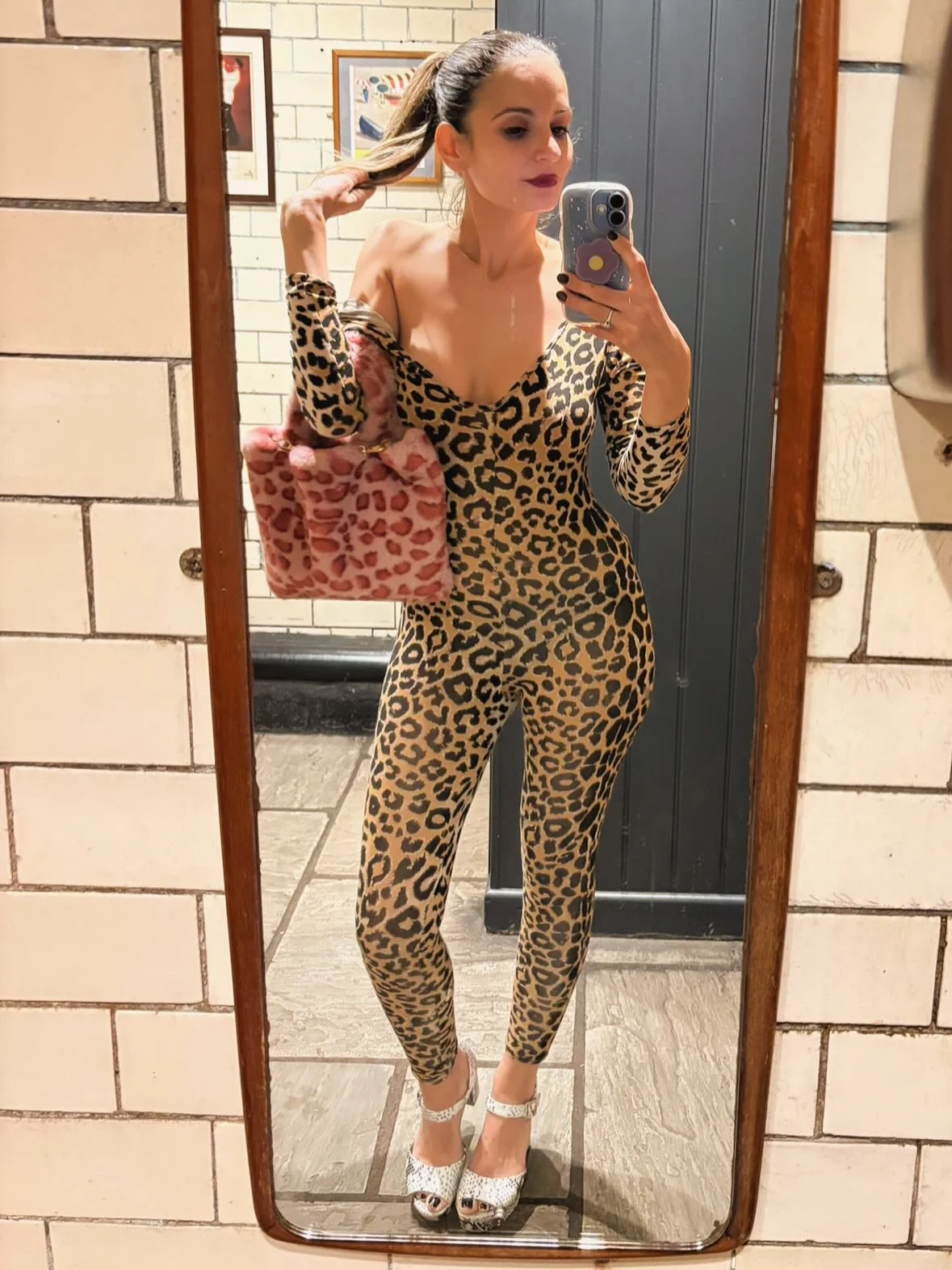 The November edit- gigs, cats, kids, food and a shania Twain inspired 90s leopard print catsuit 🫠