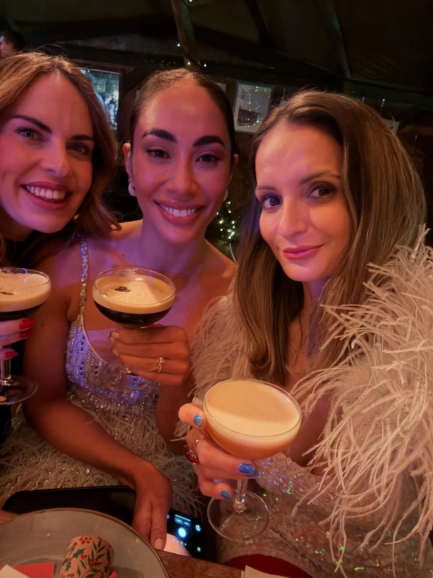 Dermafocus Xmas party 🍸🤍🤩
Scroll to last video 👉🏻👉🏻 showing us being thrown out of a private party we attempted to gate crash 🫠