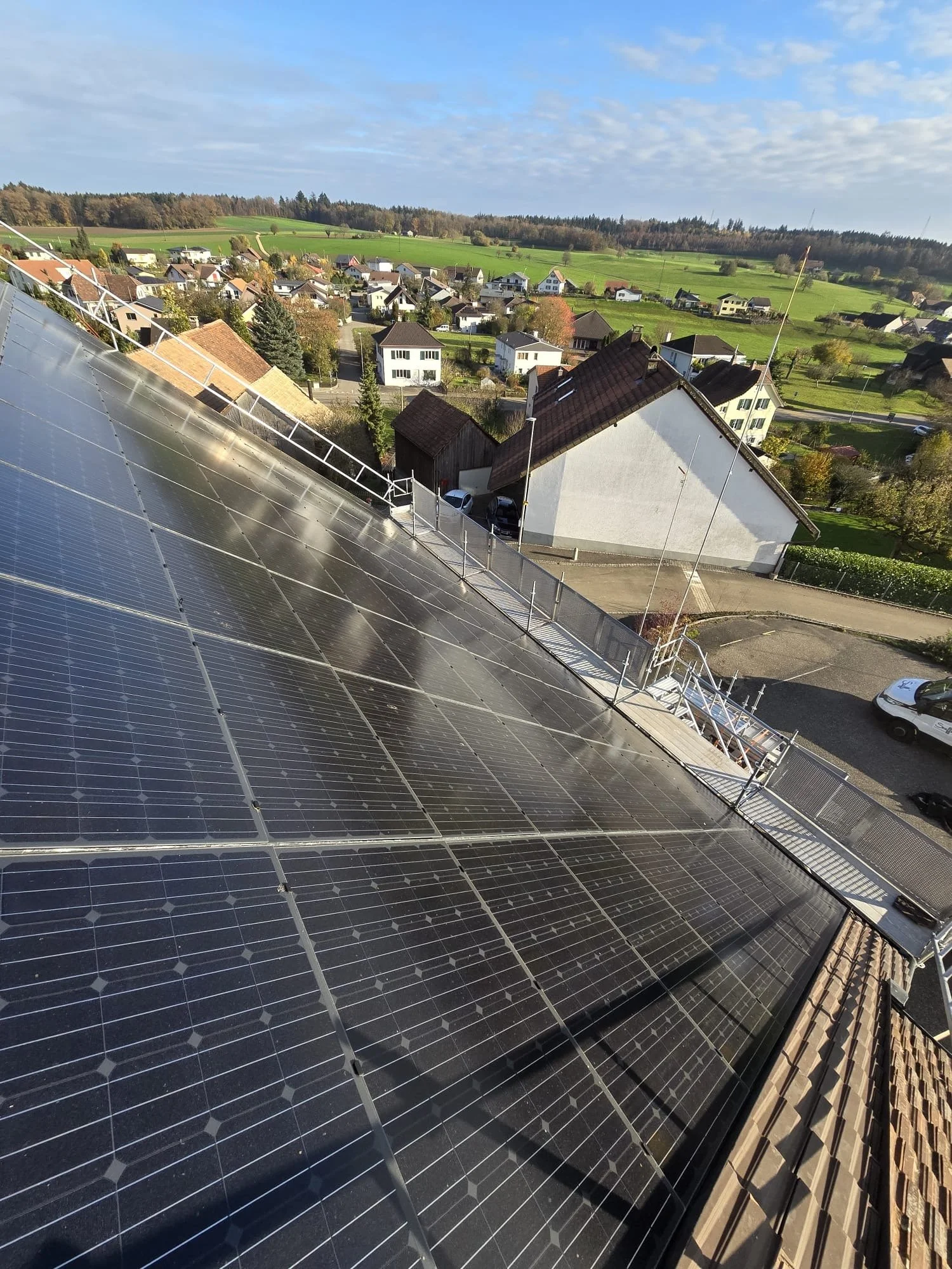 Solargerüst / PV-Gerüst in der Region Sursee – Maßgeschneiderte und sichere Gerüstlösungen für Photovoltaikprojekte von Scaffs Gerüstbau und Tobler AG.