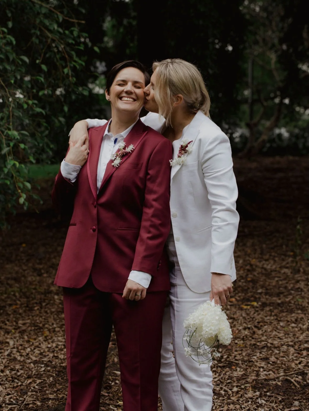 E&amp;D sweethearts elopement 🤍  May 2025 

Kind words from them - &ldquo;The boutonniere flowers were amazing, very detailed and matched our personalities perfectly. The bouquet was so delicate and fresh. They matched our suits and personalities pe