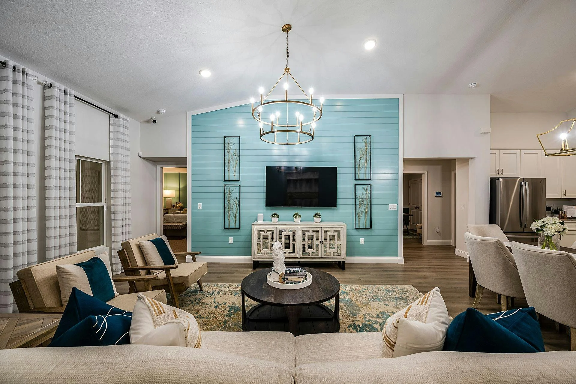 Lake Eloise Jazmin - LivingroomV.jpg