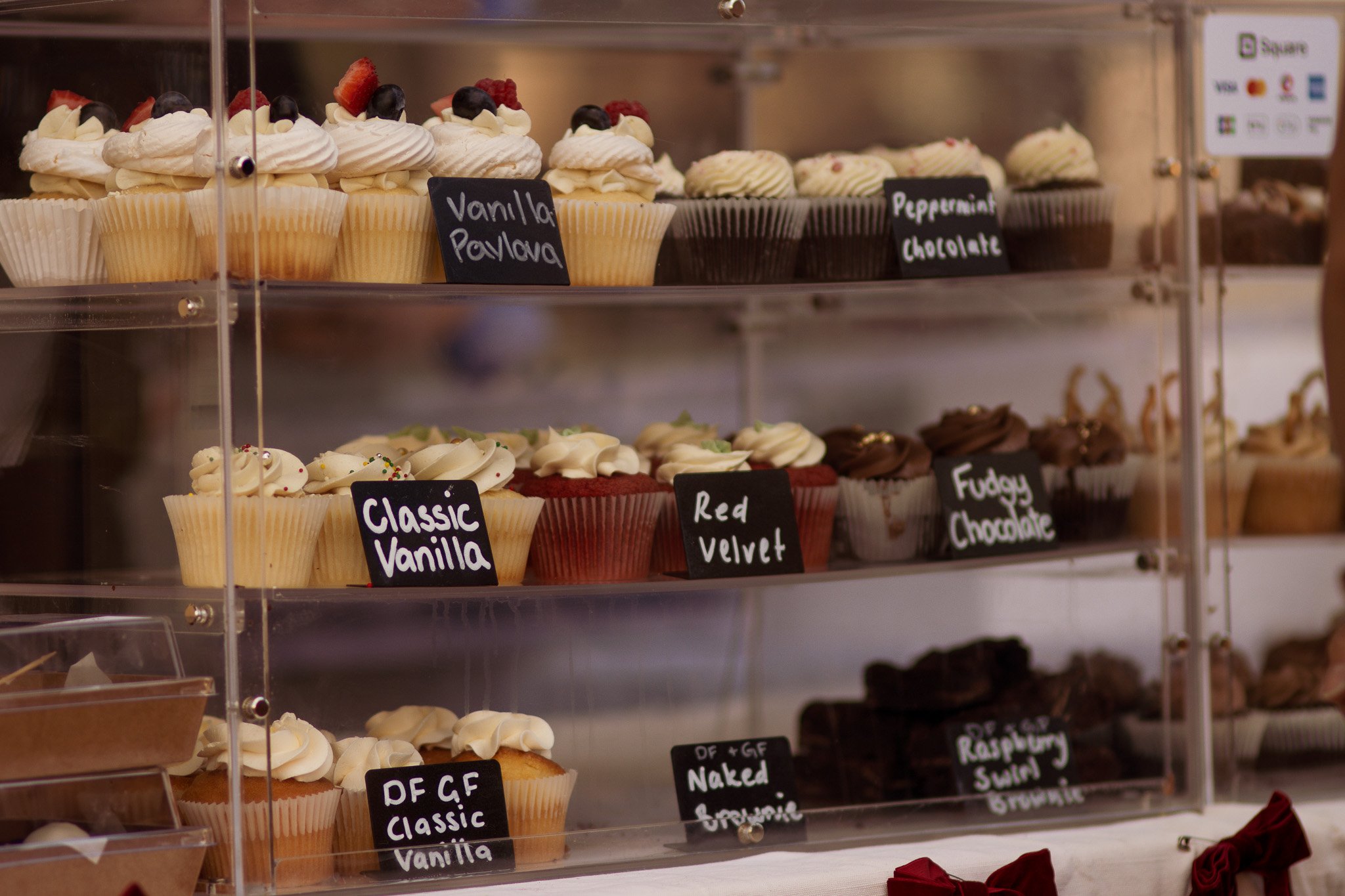 Armidale Christmas in the mall 
4/12/25

@armidaleregionalcouncil 
@newenglandcakeco 

#armidale #photography #canon #markets