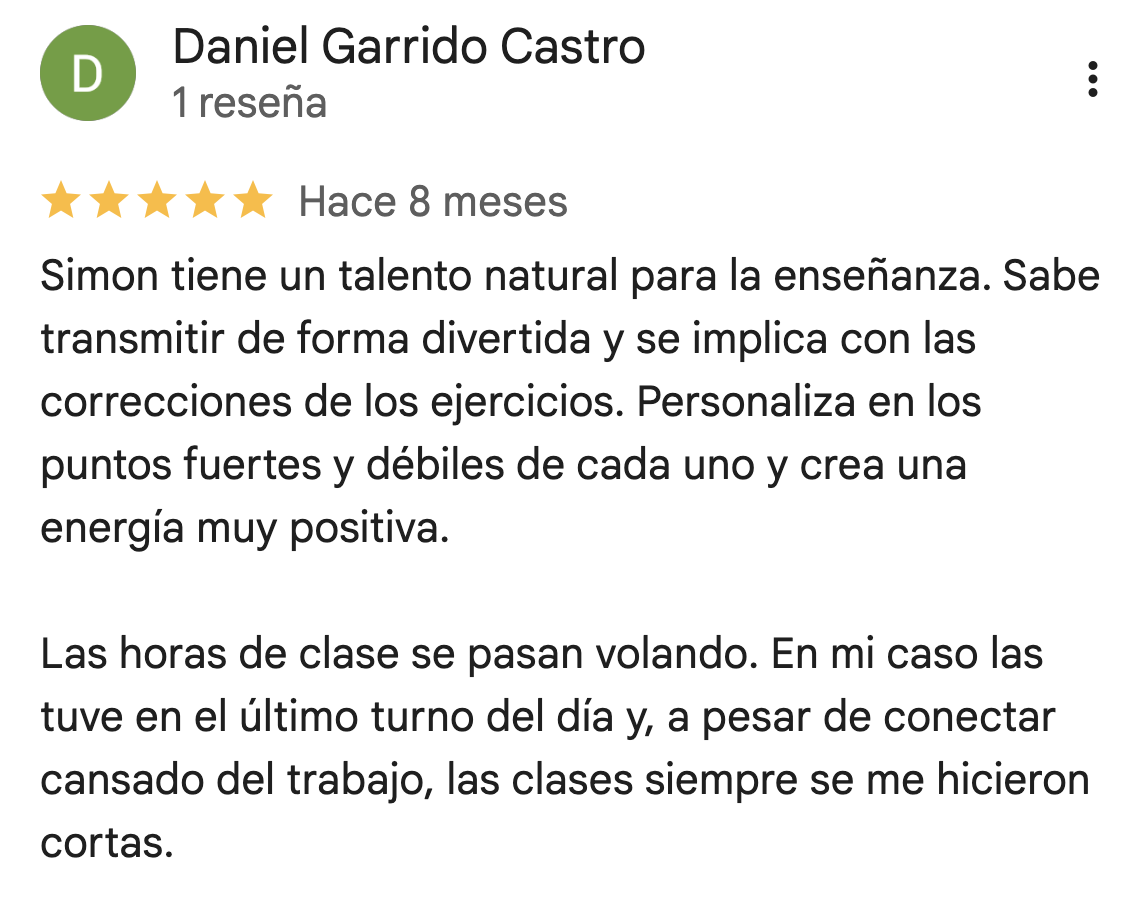 Reseña de una persona llamada Daniel Garrido Castro, quien comparte su experiencia con un instructor llamado Simón, destacando su talento natural para la enseñanza, su capacidad para transmitir diversión e involucrarse en las correcciones de los ejercicios, y cómo personaliza los puntos fuertes y débiles de cada uno para generar energía positiva en las clases de fly. La reseña menciona que las clases se pasan volando y que, a pesar de estar cansado, siempre se sentía motivado.