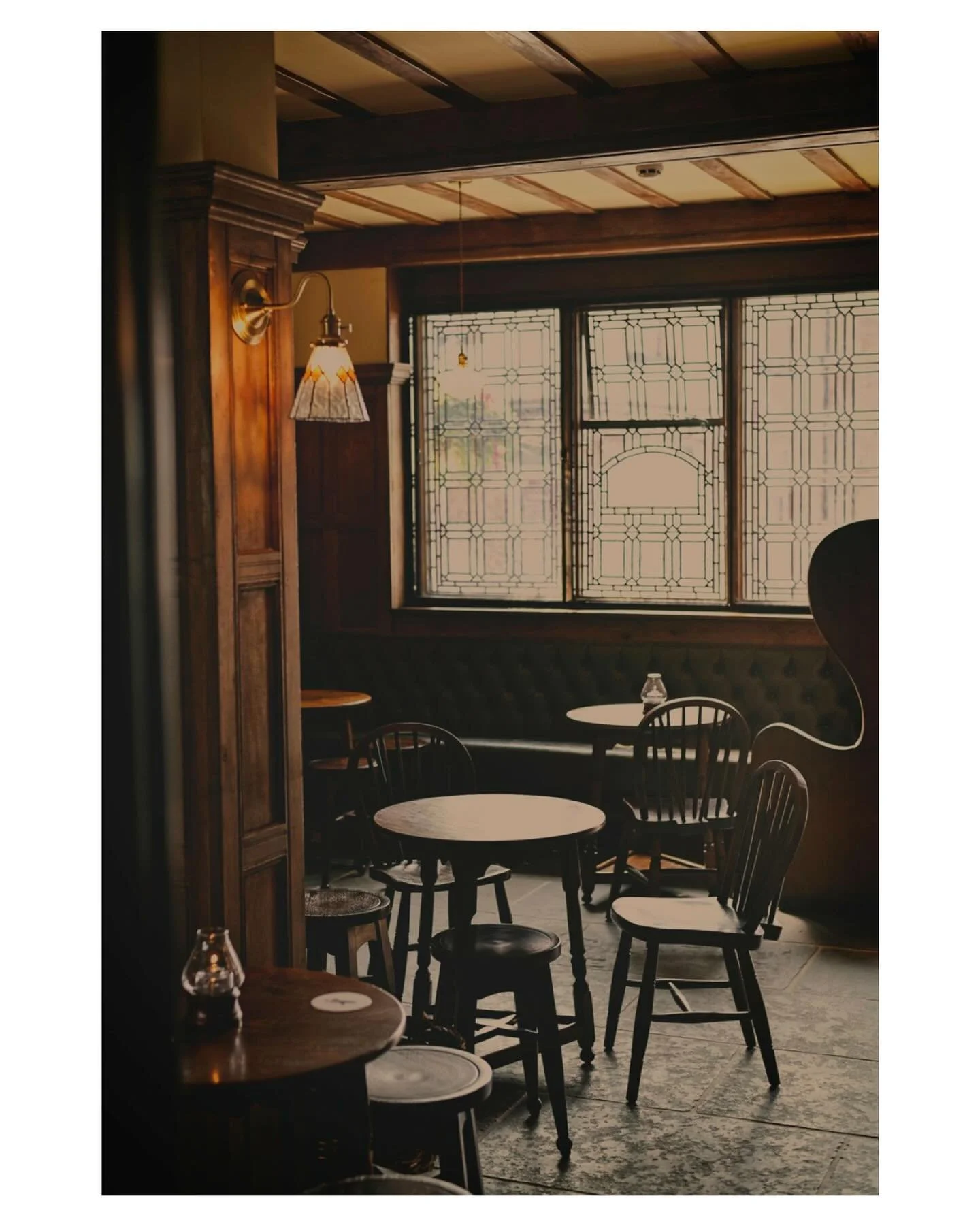 Pub.
Pub.