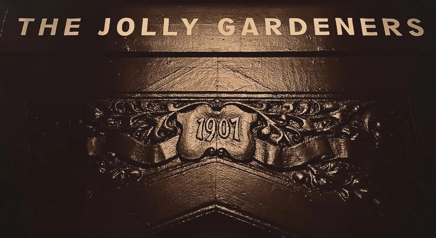 Friday night at The Jolly Gardeners. 🍴🍷🍺