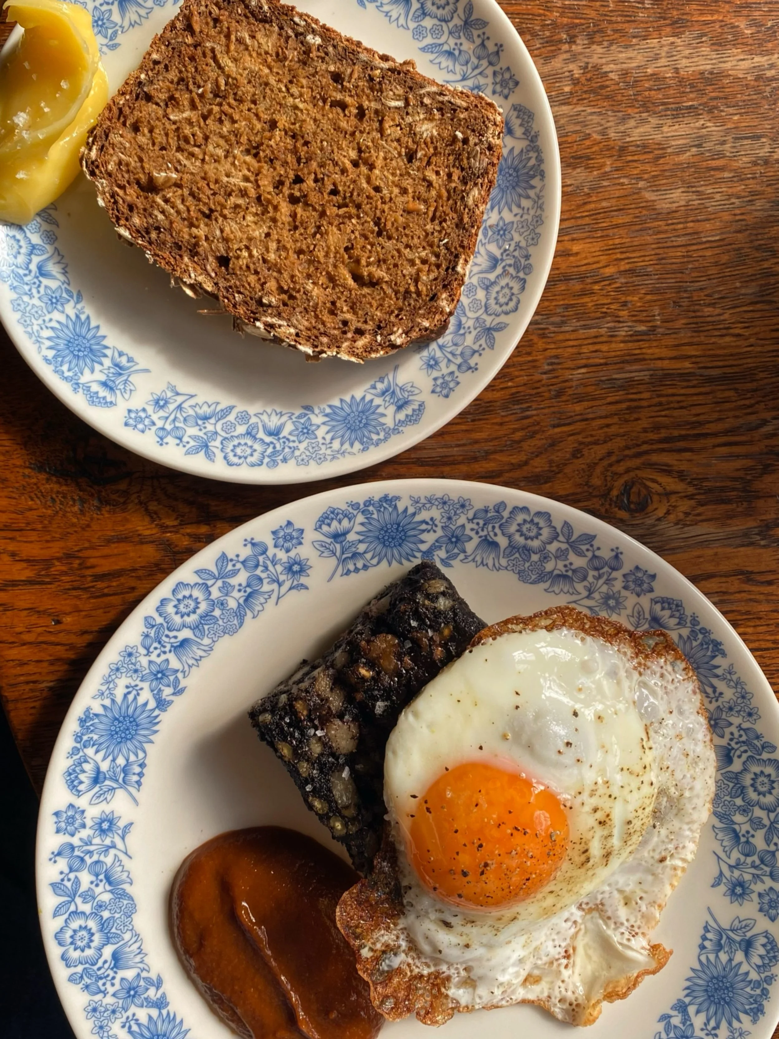 Possibly the best batch of black pudding so far.
Homemade black pudding.
Homemade brown sauce.
Homemade soda bread.
Homemade butter.
Christleton Orchard Range eggs.

#lunch #blackpudding #homemade