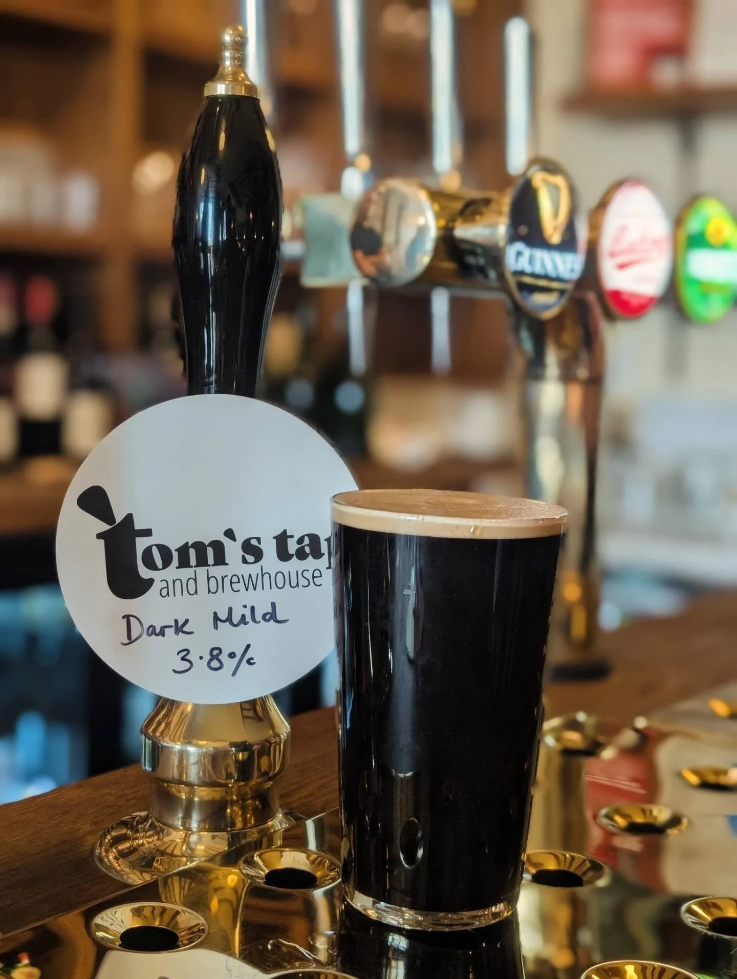 As we're closing out @caskaleweek2026 we've got a local favourite rekindling a style that's fallen out of fashion over the years.
@tomstapandbrew in Crewe dropped off this Dark Mild and it's going down beautifully.
Darker than a bitter but lighter th